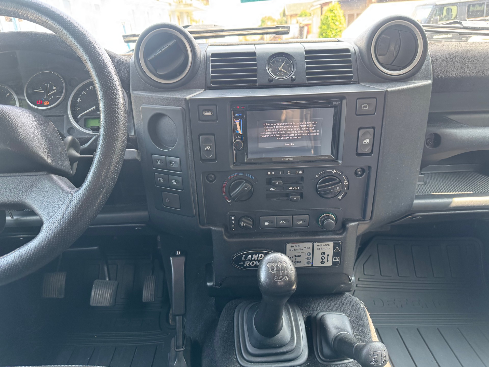 LAND ROVER Defender 90 SW 2.4Tdc-image-10