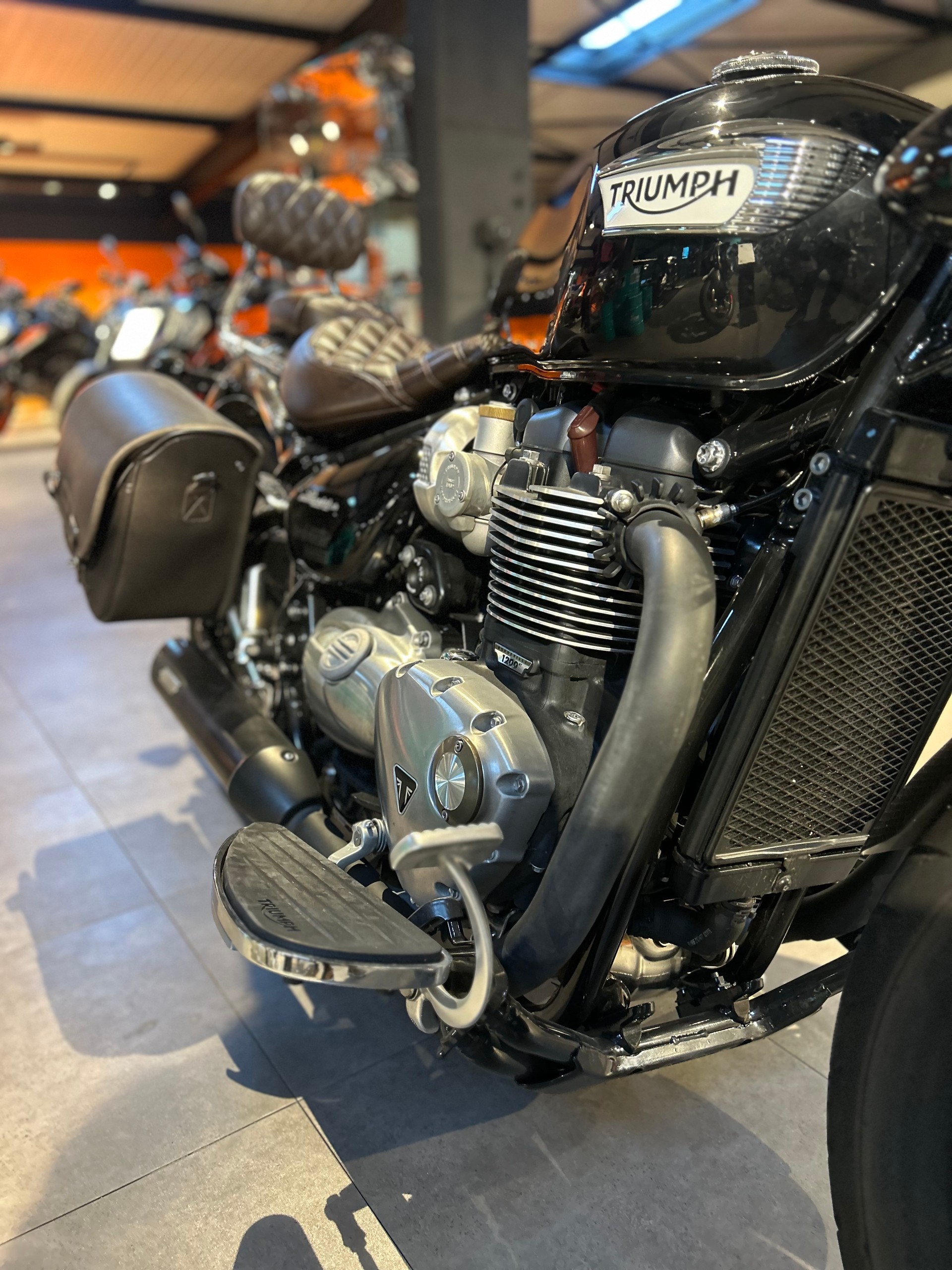TRIUMPH Bonneville 1200 Speedmaster ABS-image-6