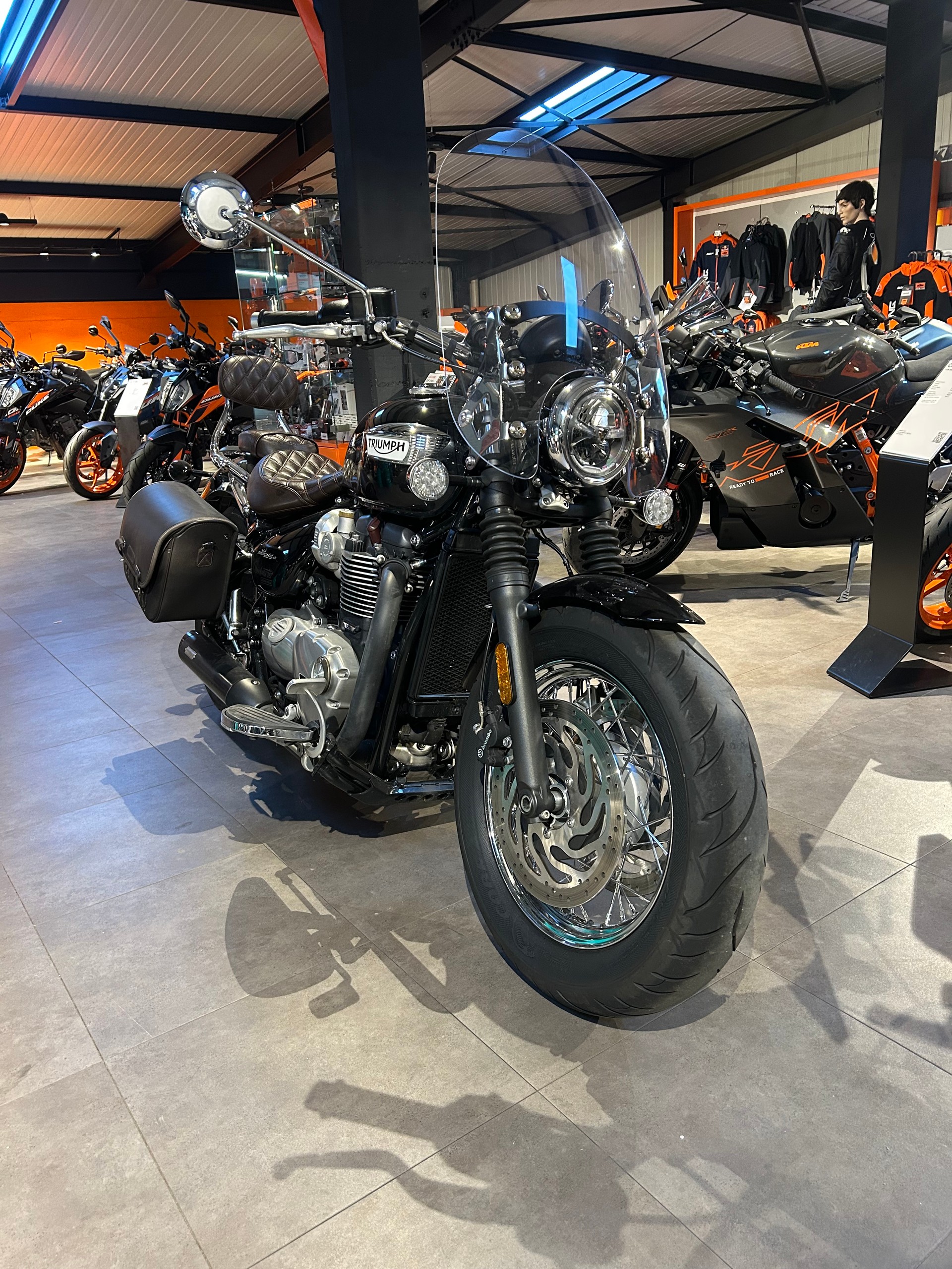 TRIUMPH Bonneville 1200 Speedmaster ABS-image-1