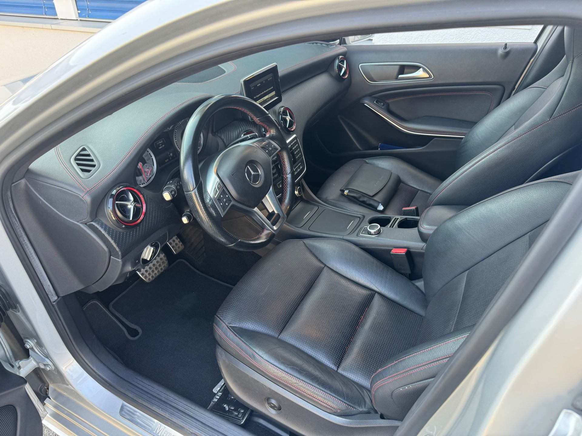 MERCEDES-BENZ A 250 Sport 4Matic 7G-DCT-image-4