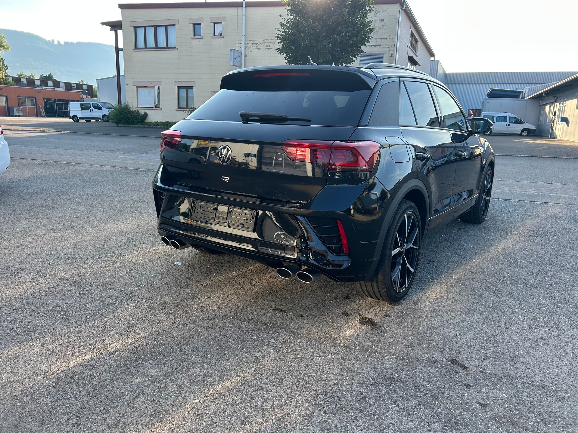 VW T-Roc 2.0 TSI R DSG 4Motion-image-5