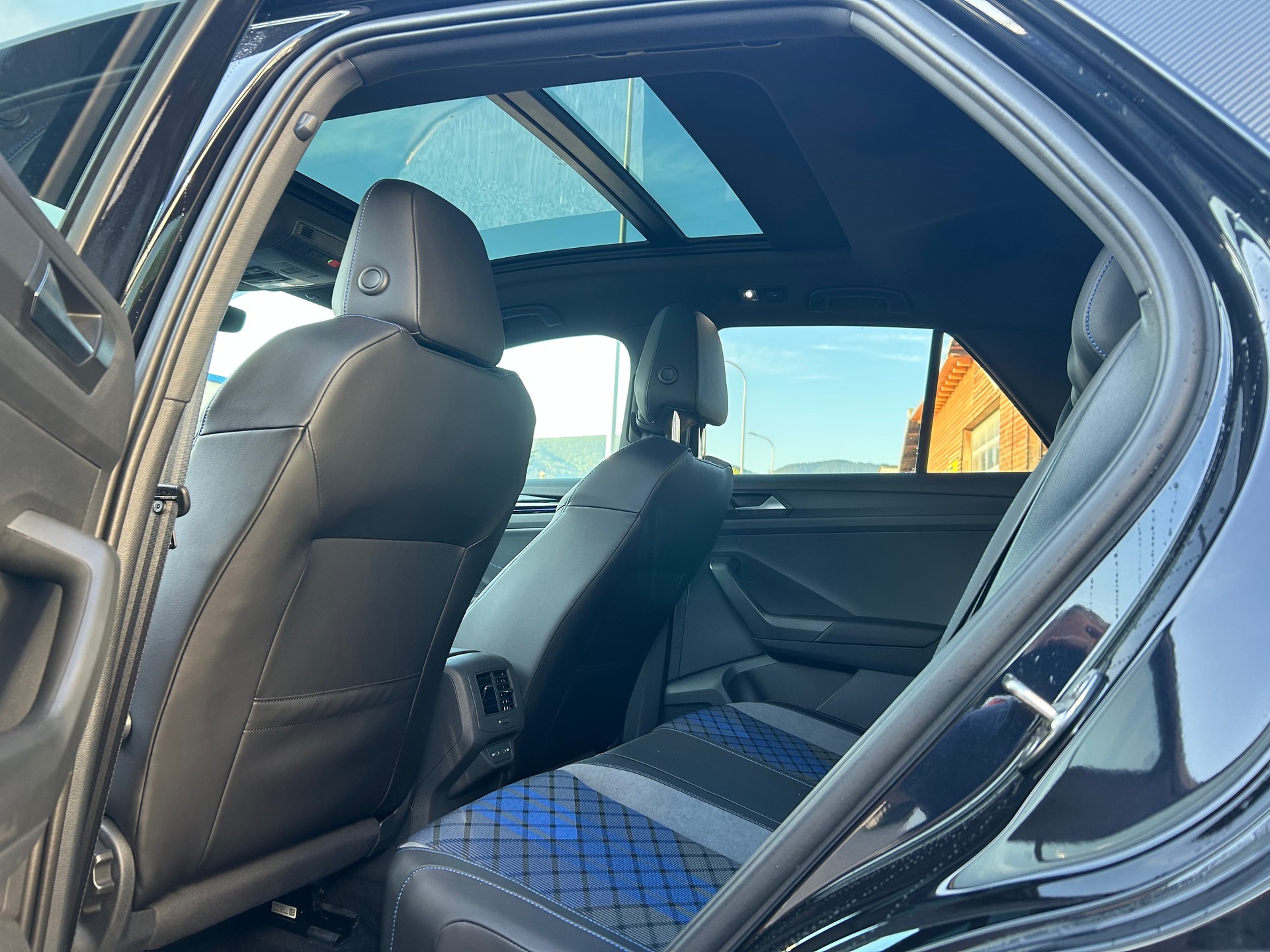 VW T-Roc 2.0 TSI R DSG 4Motion-image-7