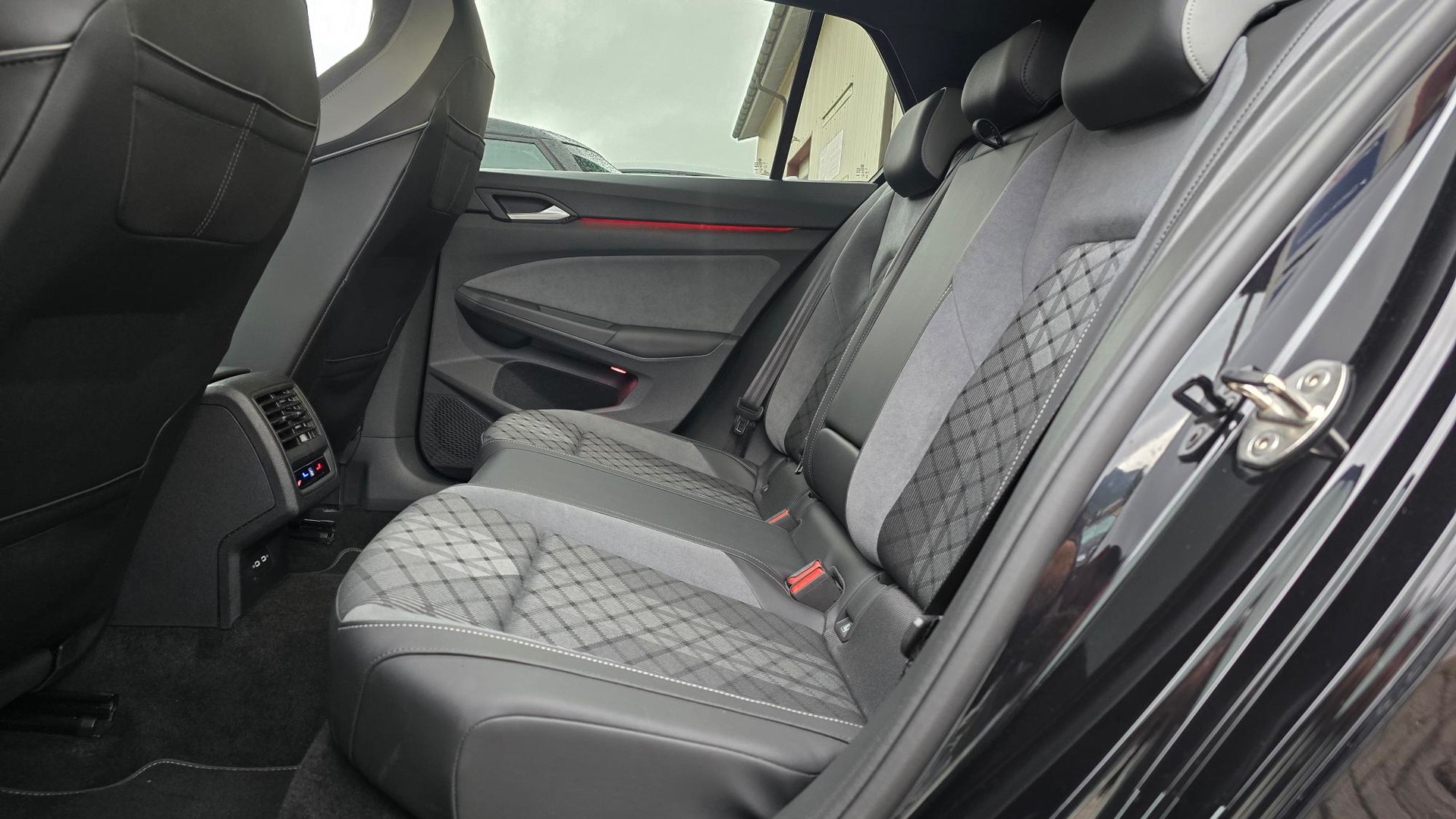 VW Golf 1.5 e TSI ACT Life R-Line DSG-image-15