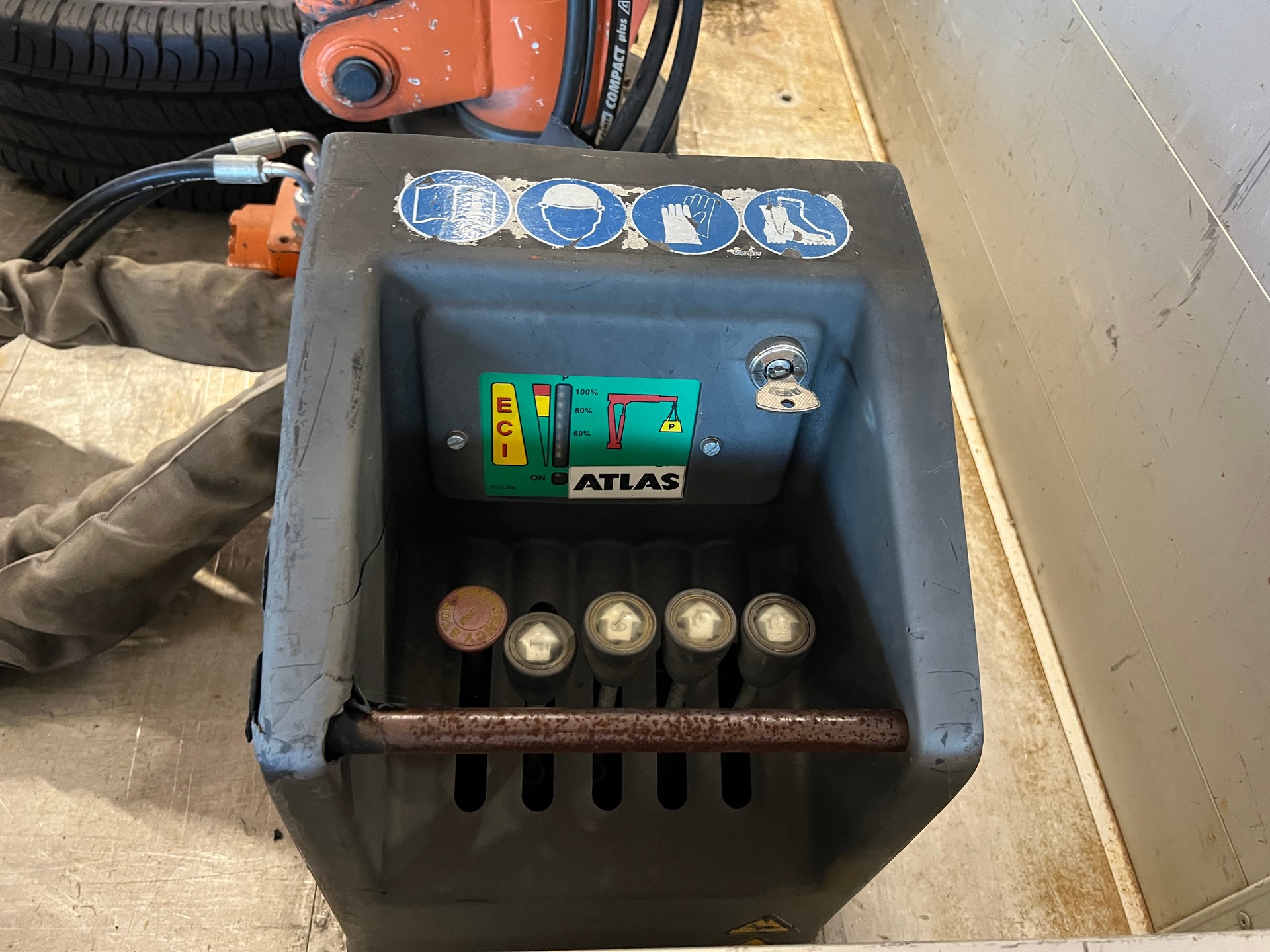 FORD Transit 2.4 TDCi 350 M 4x4-image-6