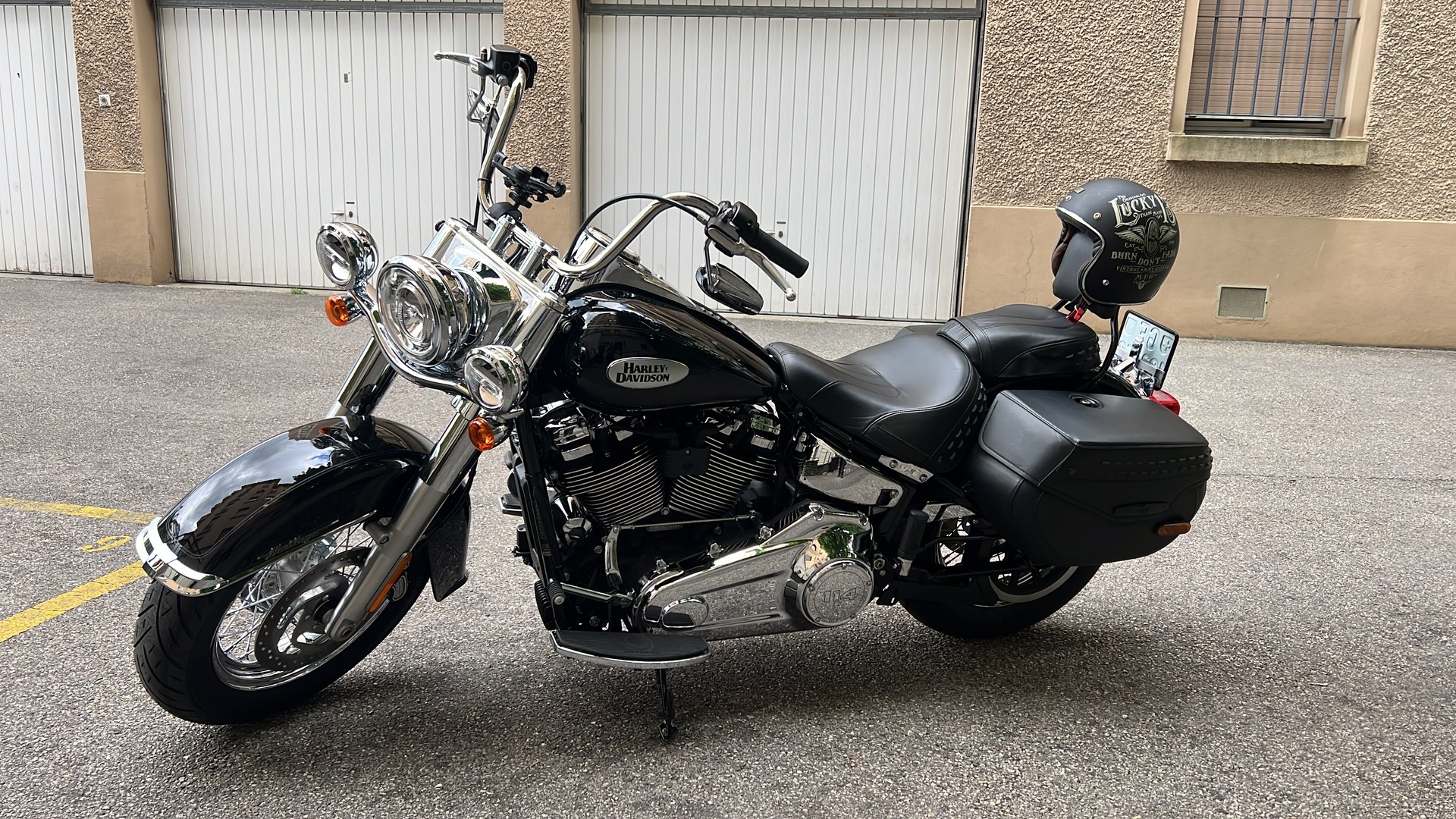 HARLEY-DAVIDSON FLHCS Heritage Classic 114-image-1