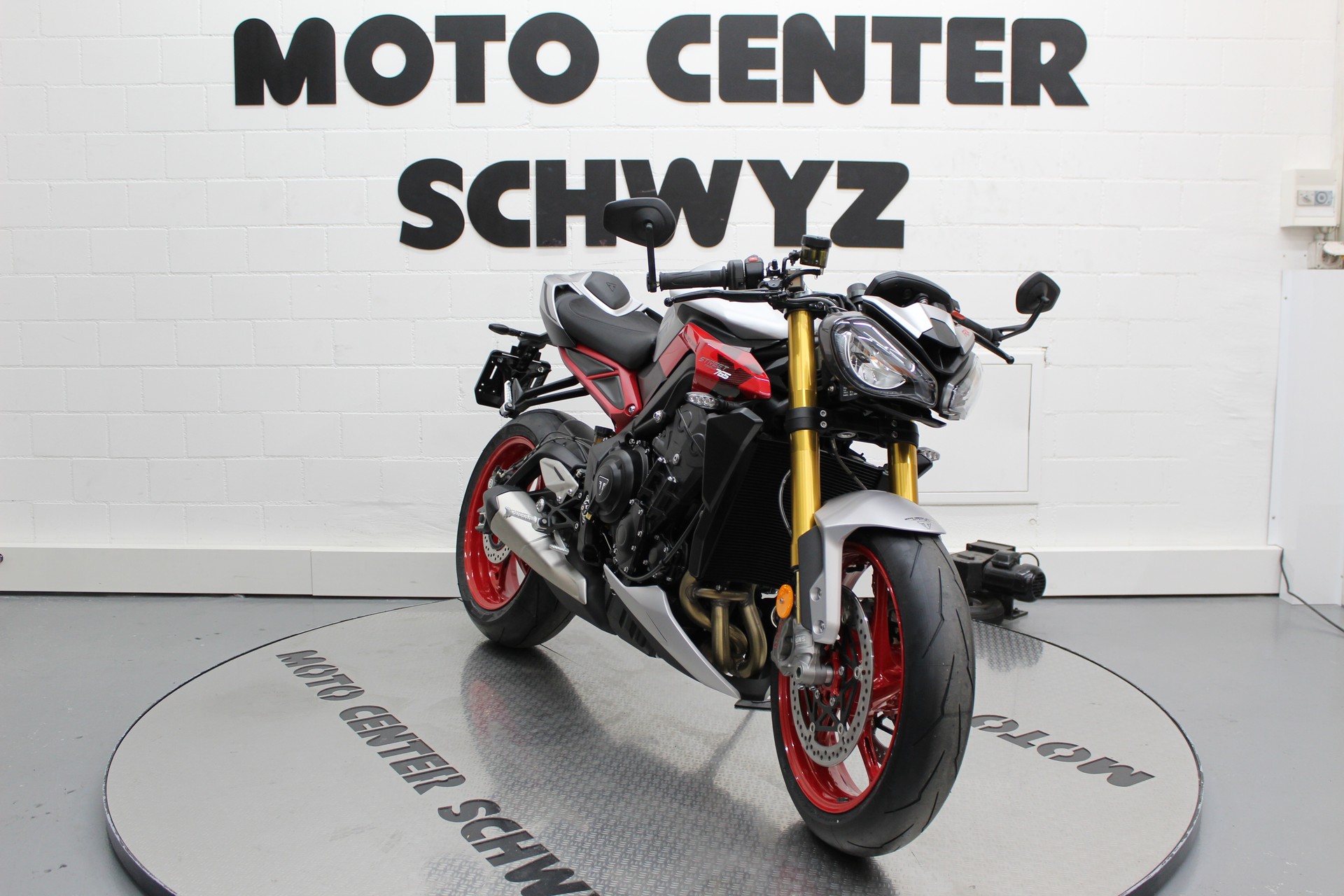 TRIUMPH Street Triple 765 RX-image-2