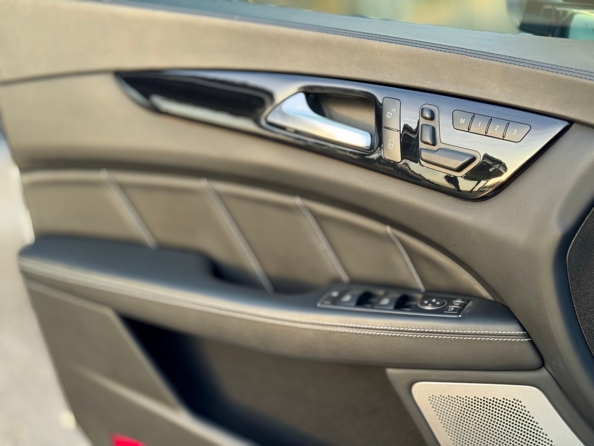 MERCEDES-BENZ CLS 63 AMG S 4Matic Speedshift MCT-image-10