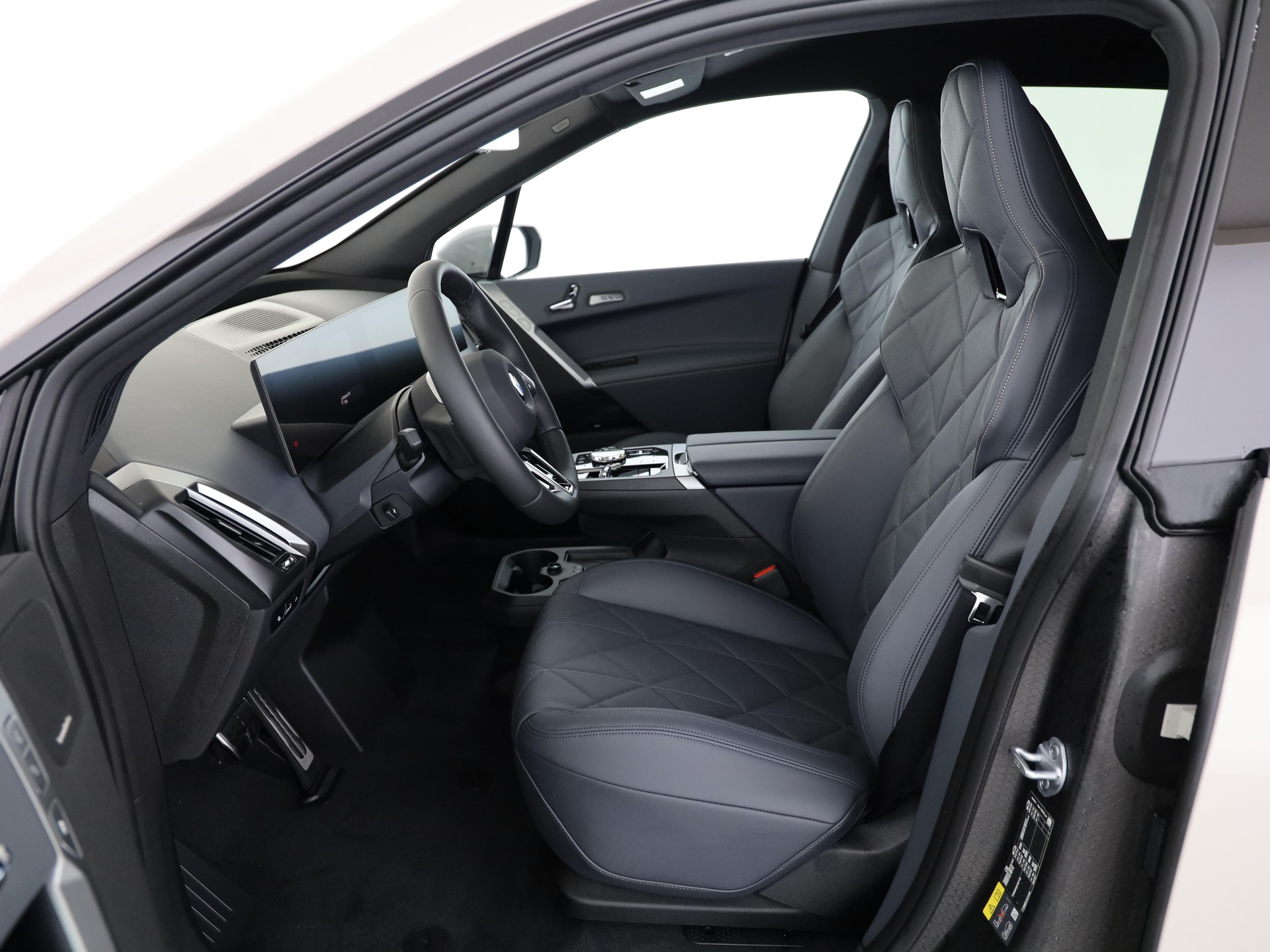 BMW iX xDrive60-showroom-element-3