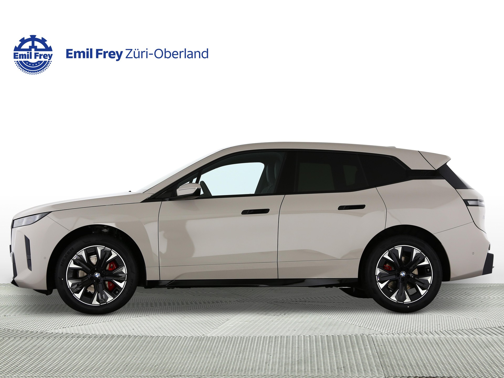 BMW iX xDrive60-showroom-element-1