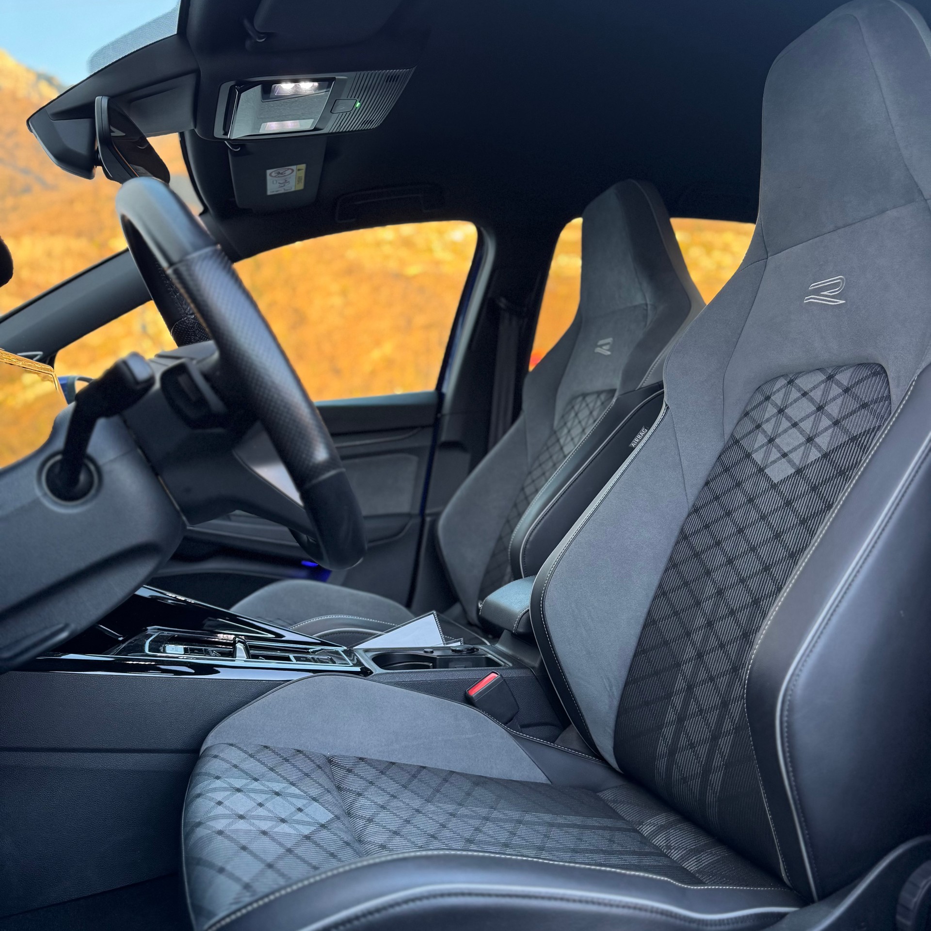 VW Golf 2.0 TSI R-Line DSG 4 Motion-image-6