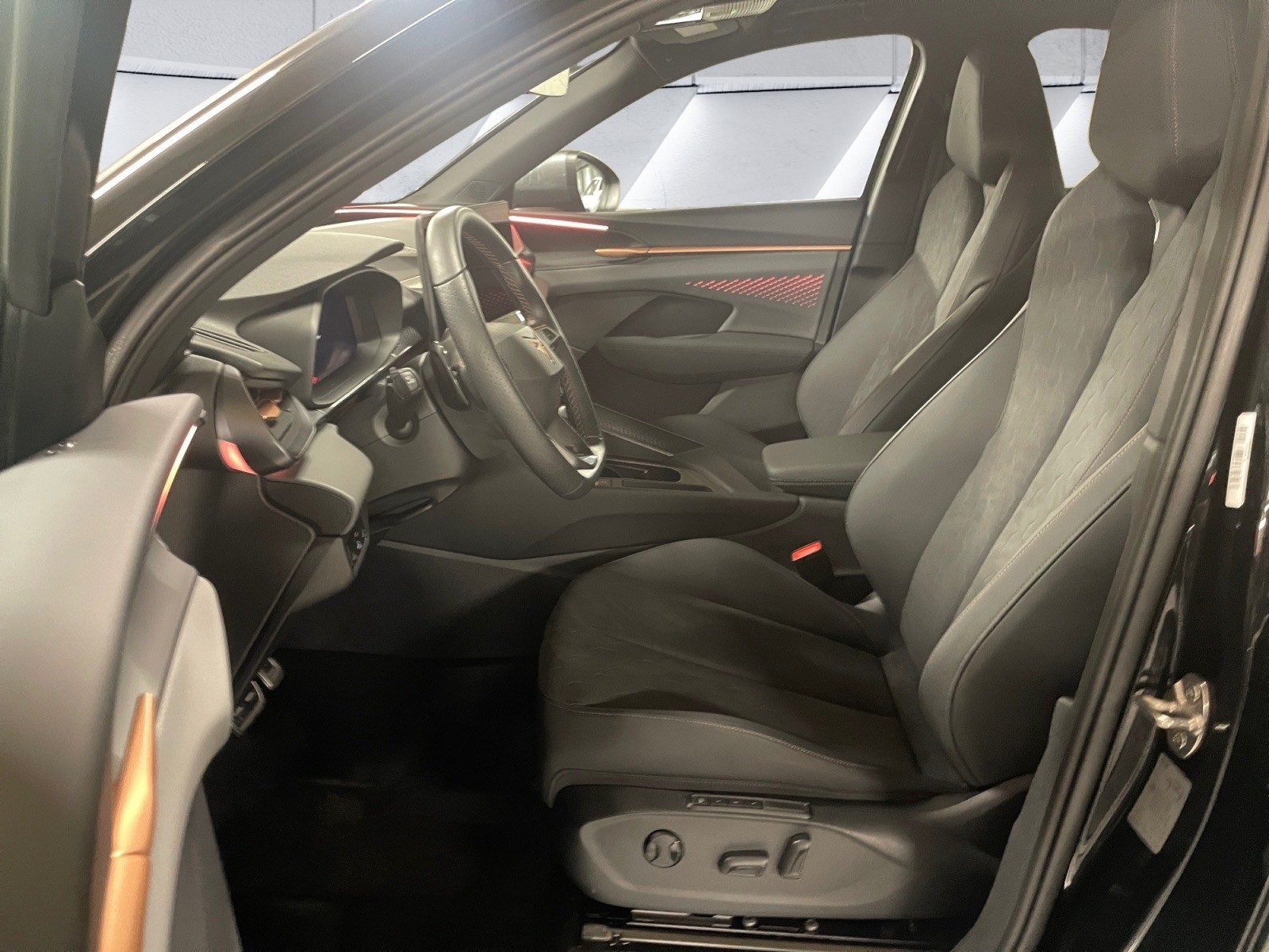CUPRA Terramar 1.5 eTSI DSG / Pack Intelligent Drive/Pack Moonlight/Pack Digital/ Pack Edge/-image-12