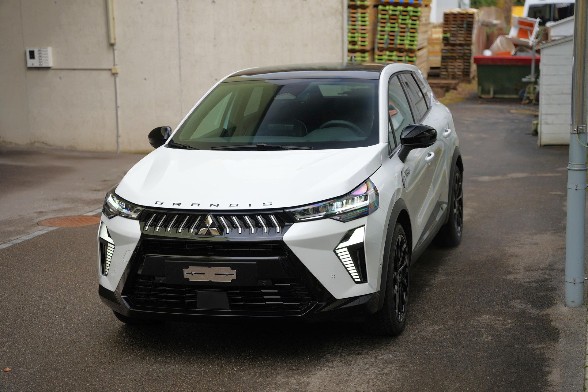 MITSUBISHI Grandis 1.8 HEV Instyle-image-1