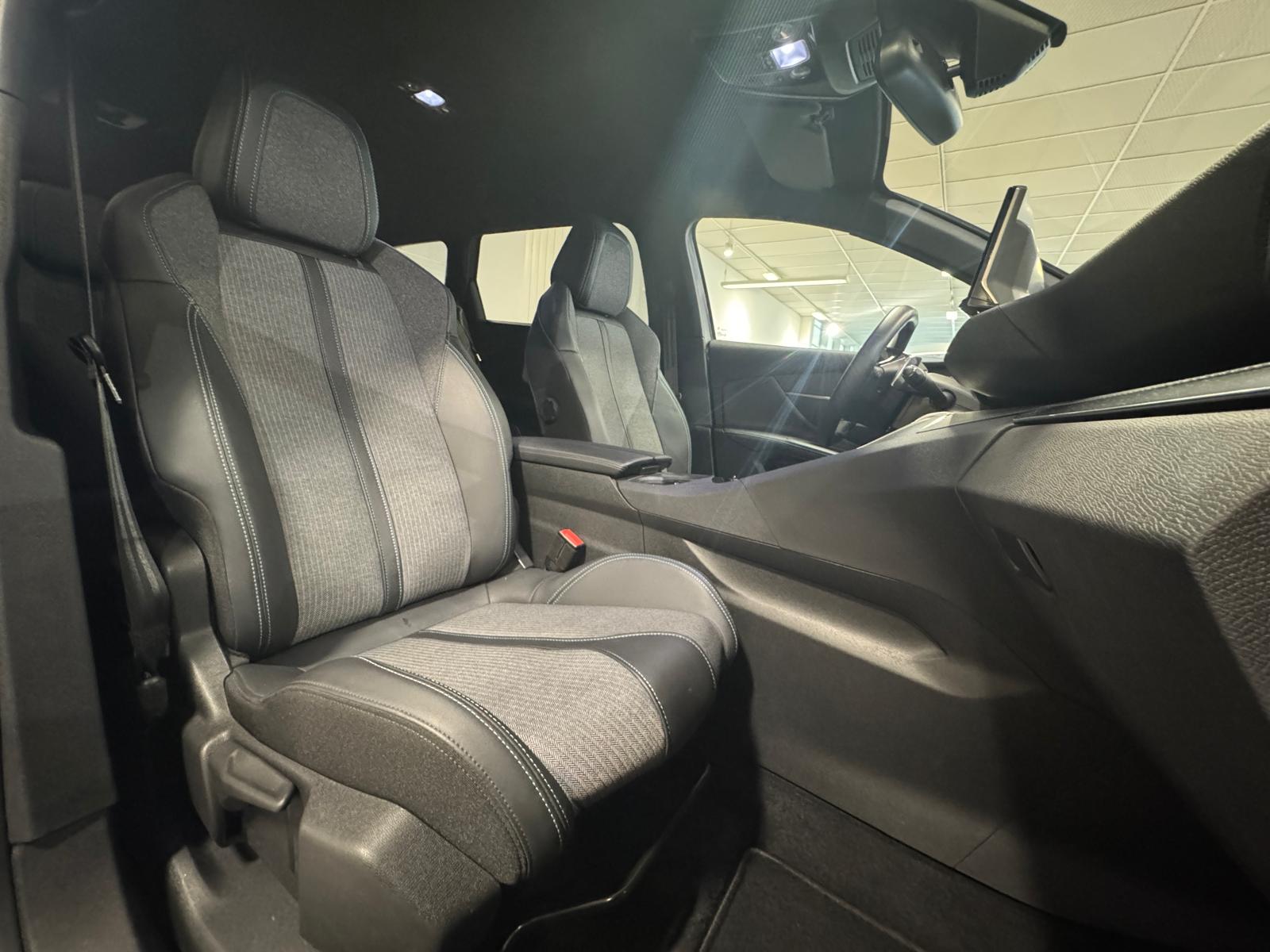 PEUGEOT 5008 1.5 BlueHDi Allure Pack-image-11