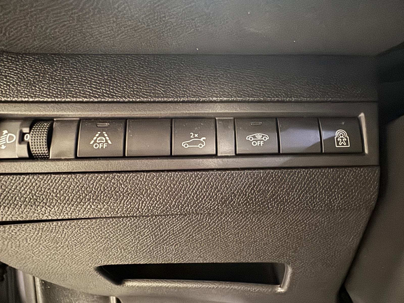 PEUGEOT 5008 1.5 BlueHDi Allure Pack-image-24