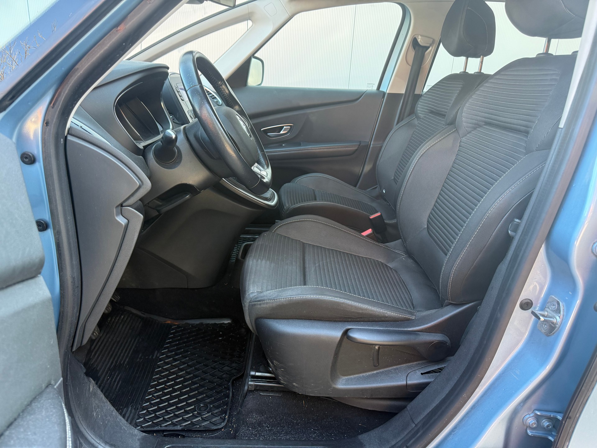 RENAULT Scénic 1.2 16V Turbo Zen-image-10