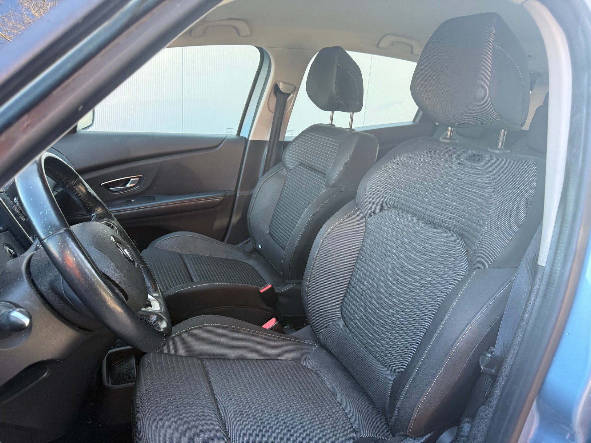 RENAULT Scénic 1.2 16V Turbo Zen-image-11