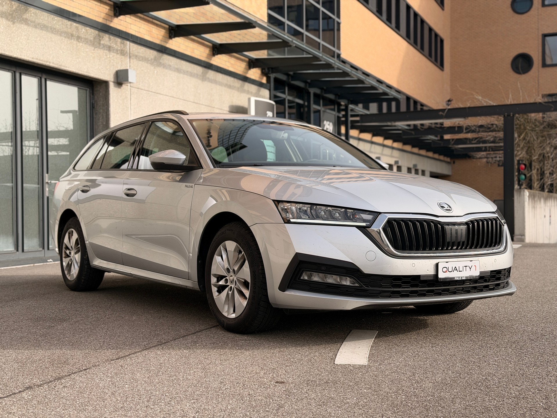 SKODA Octavia Combi 2.0 TDI DSG Ambition 4x4-showroom-element-3