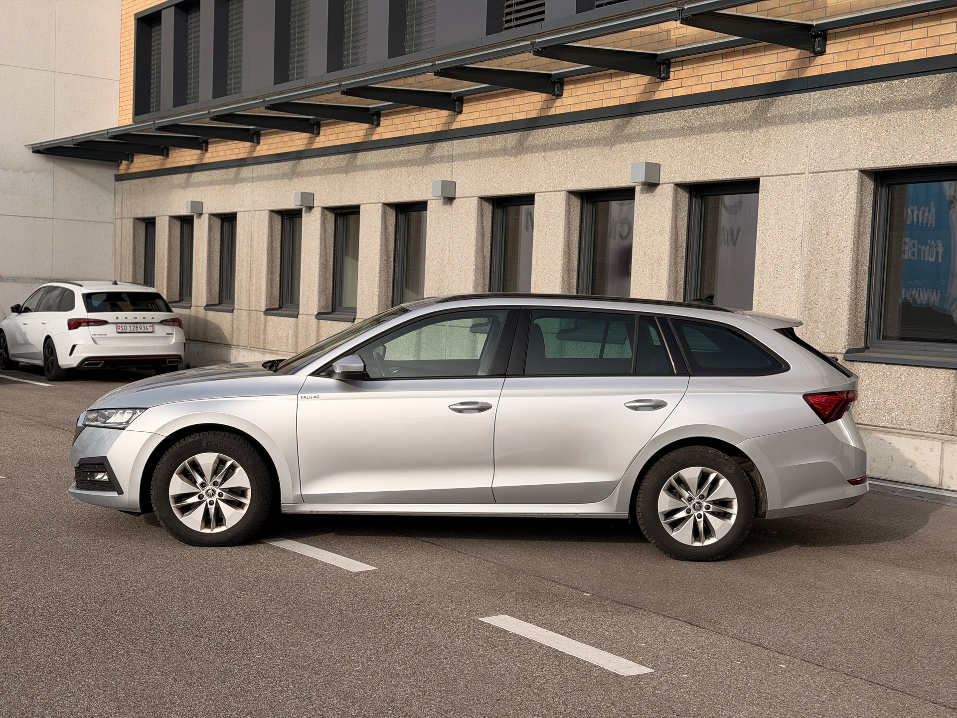SKODA Octavia Combi 2.0 TDI DSG Ambition 4x4-showroom-element-1