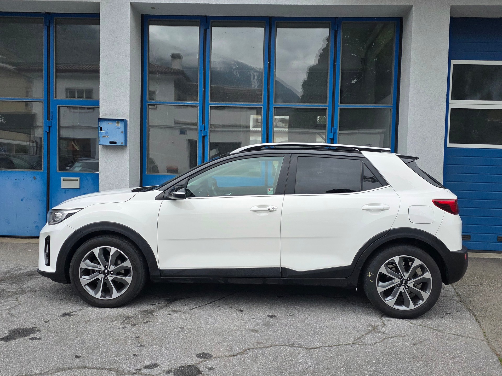 KIA Stonic 1.0 T-GDi-showroom-element-2