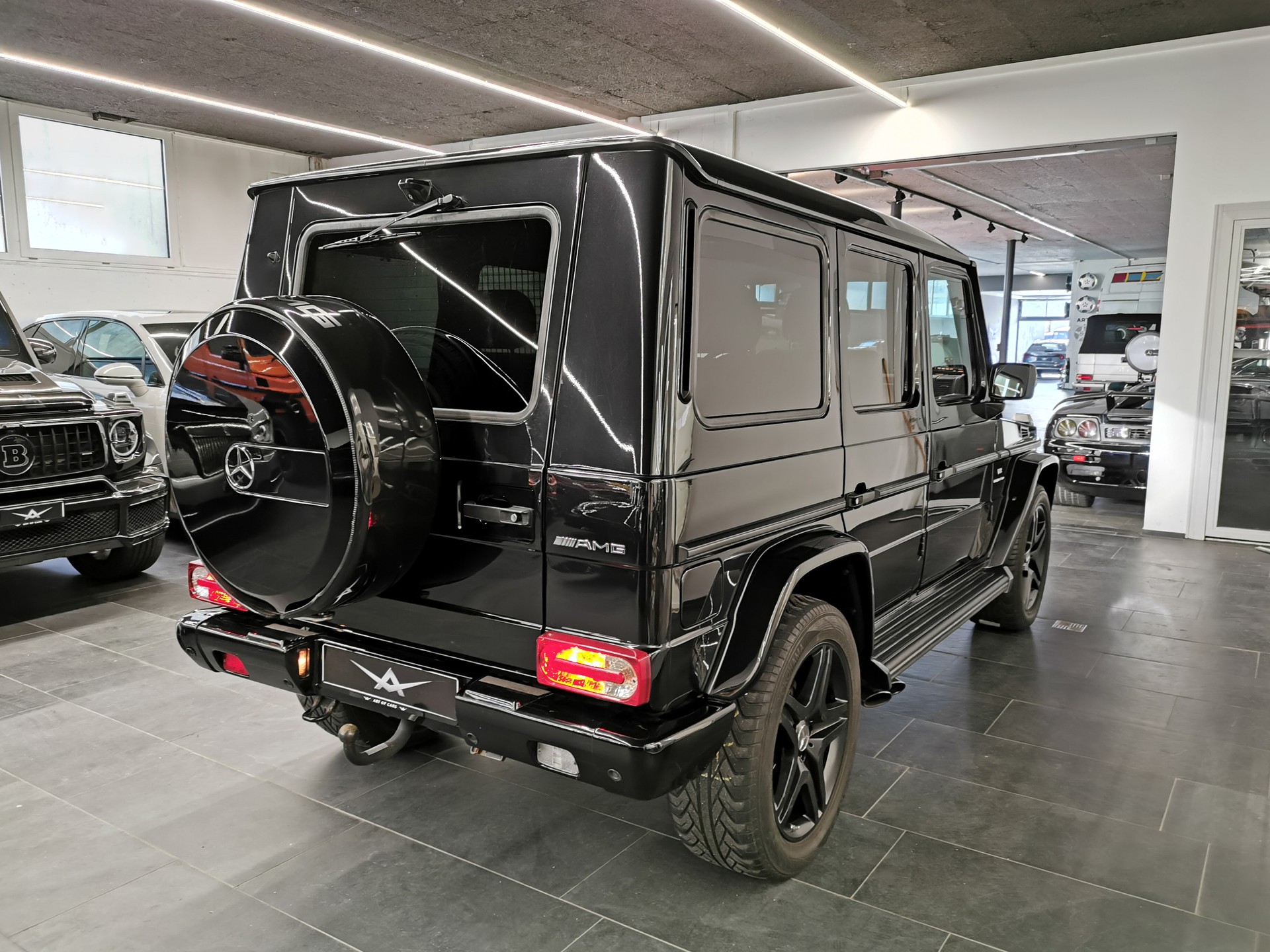 MERCEDES-BENZ G 55 AMG Automatic ALL BLACK LAST EDITION DESIGNO 507 PS 2011 CH-AUTO STANDHEIZUNG OBSIDIANSCHWARZ KLASSIKER!-image-6