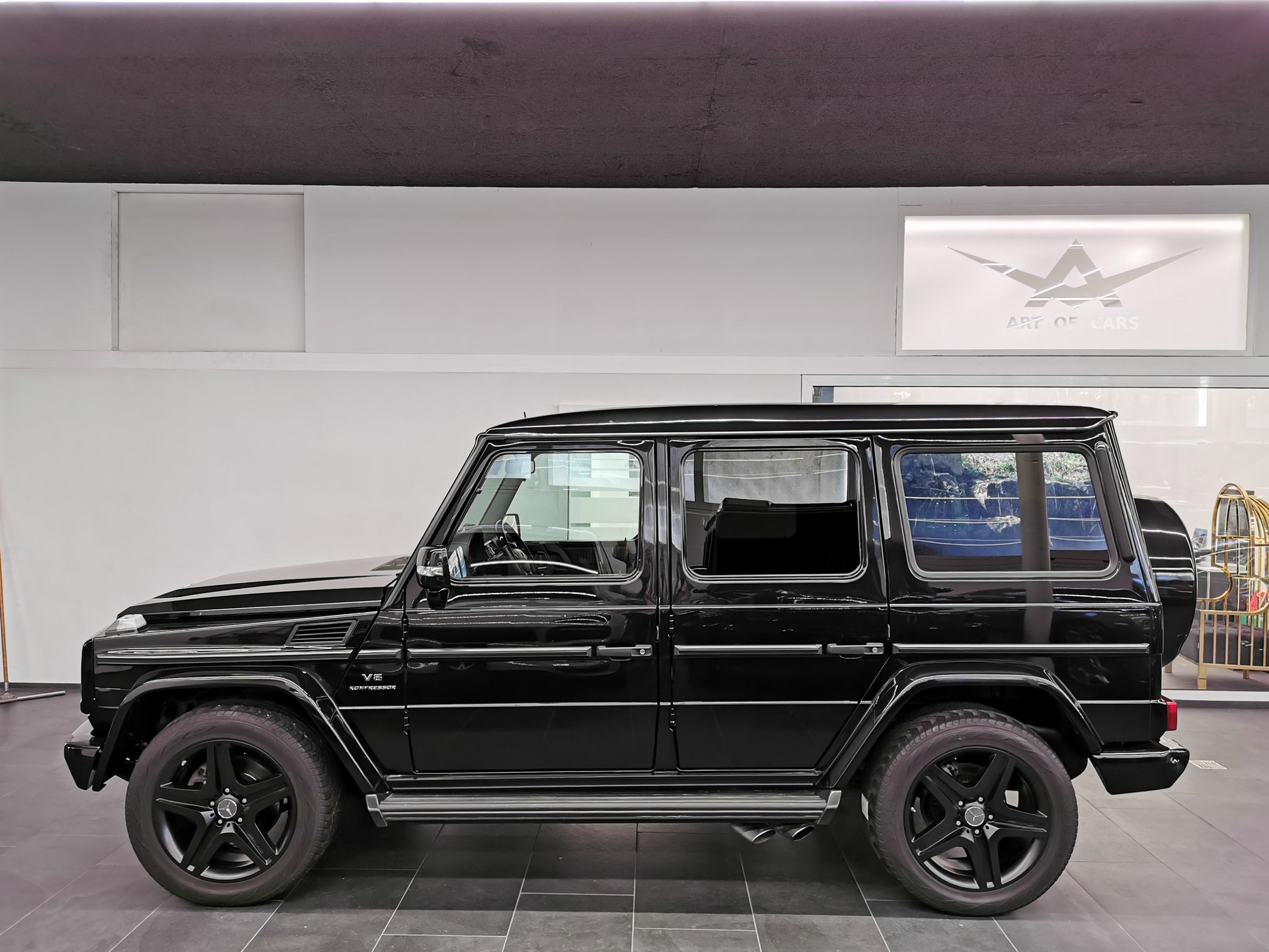 MERCEDES-BENZ G 55 AMG Automatic ALL BLACK LAST EDITION DESIGNO 507 PS 2011 CH-AUTO STANDHEIZUNG OBSIDIANSCHWARZ KLASSIKER!-image-3