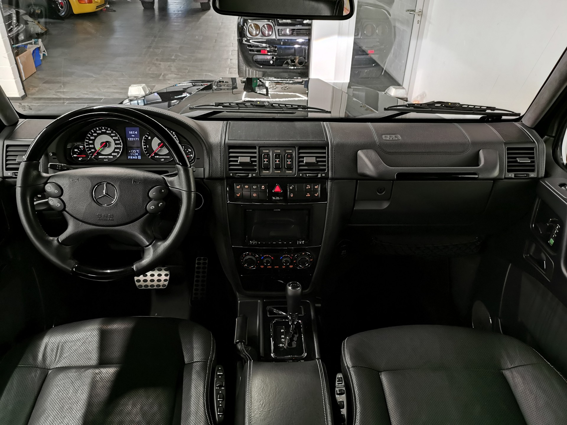 MERCEDES-BENZ G 55 AMG Automatic ALL BLACK LAST EDITION DESIGNO 507 PS 2011 CH-AUTO STANDHEIZUNG OBSIDIANSCHWARZ KLASSIKER!-image-10