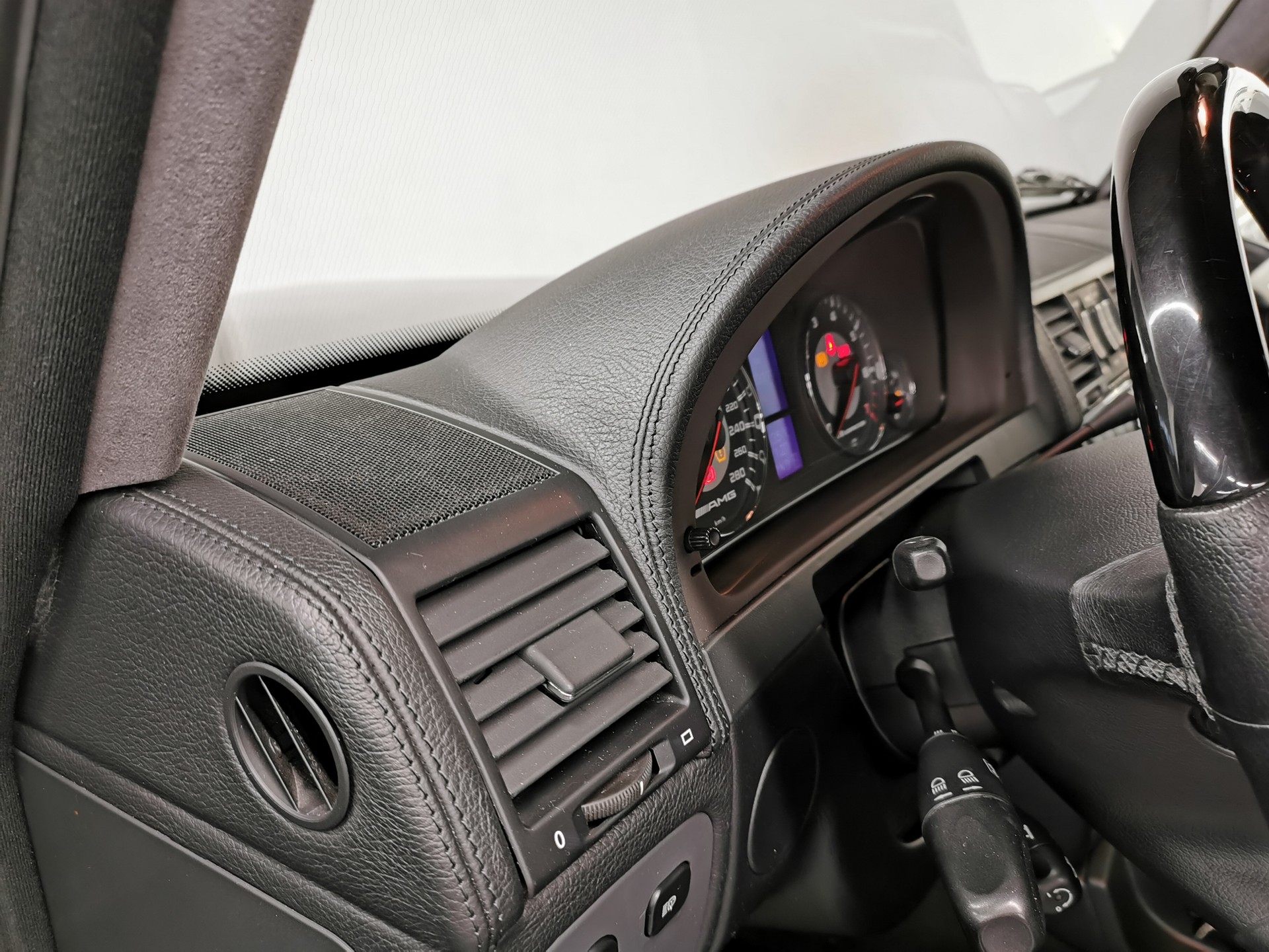 MERCEDES-BENZ G 55 AMG Automatic ALL BLACK LAST EDITION DESIGNO 507 PS 2011 CH-AUTO STANDHEIZUNG OBSIDIANSCHWARZ KLASSIKER!-image-8