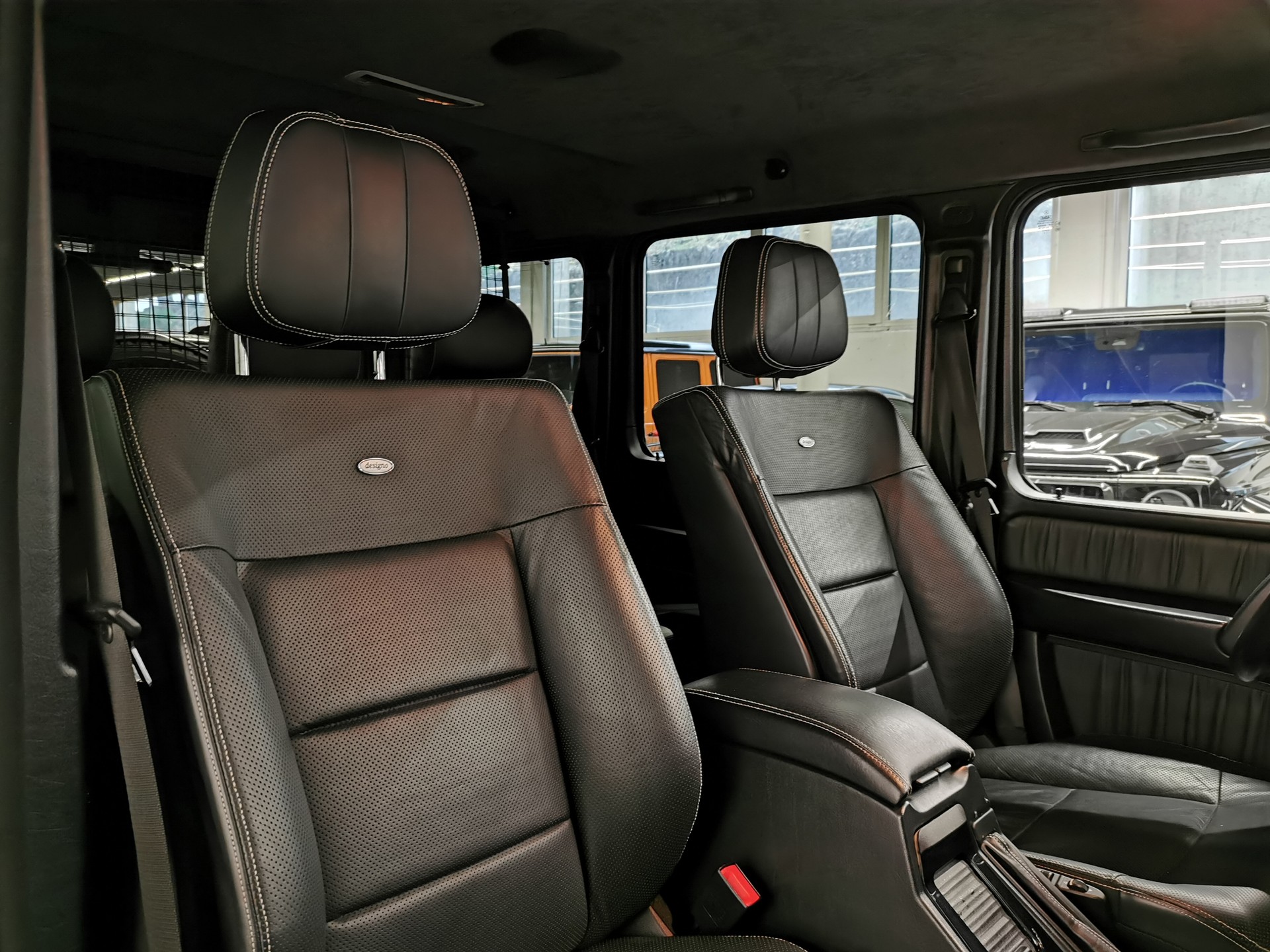 MERCEDES-BENZ G 55 AMG Automatic ALL BLACK LAST EDITION DESIGNO 507 PS 2011 CH-AUTO STANDHEIZUNG OBSIDIANSCHWARZ KLASSIKER!-image-13