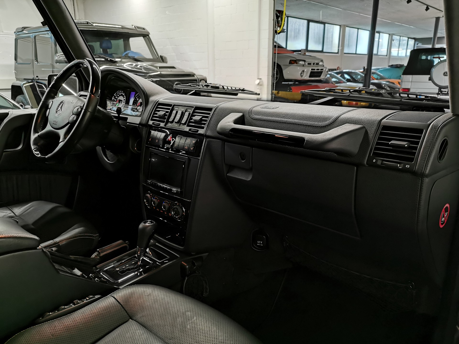 MERCEDES-BENZ G 55 AMG Automatic ALL BLACK LAST EDITION DESIGNO 507 PS 2011 CH-AUTO STANDHEIZUNG OBSIDIANSCHWARZ KLASSIKER!-image-12