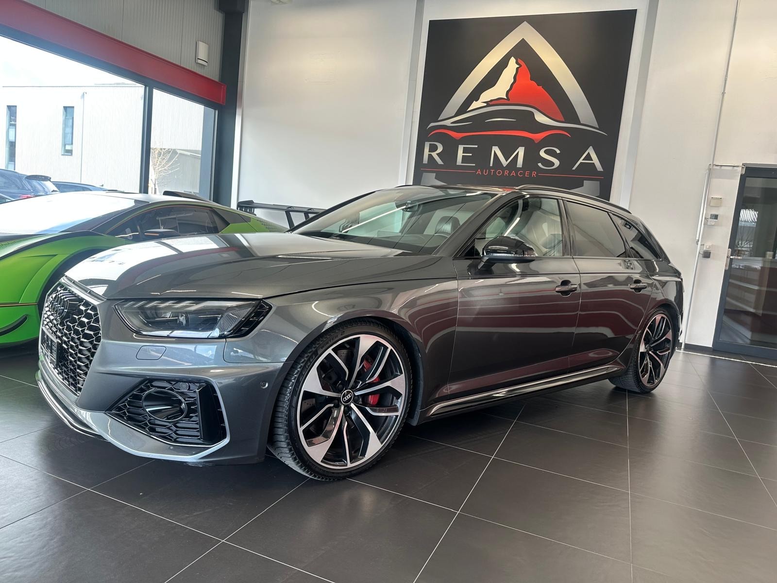 AUDI RS4 Avant quattro tiptronic