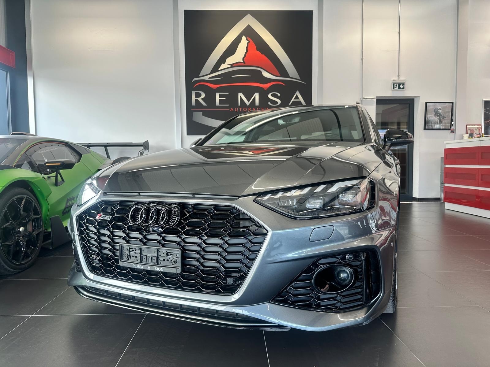 AUDI RS4 Avant quattro tiptronic-image-3