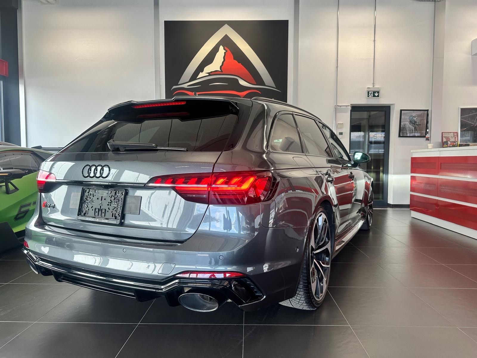 AUDI RS4 Avant quattro tiptronic-image-6