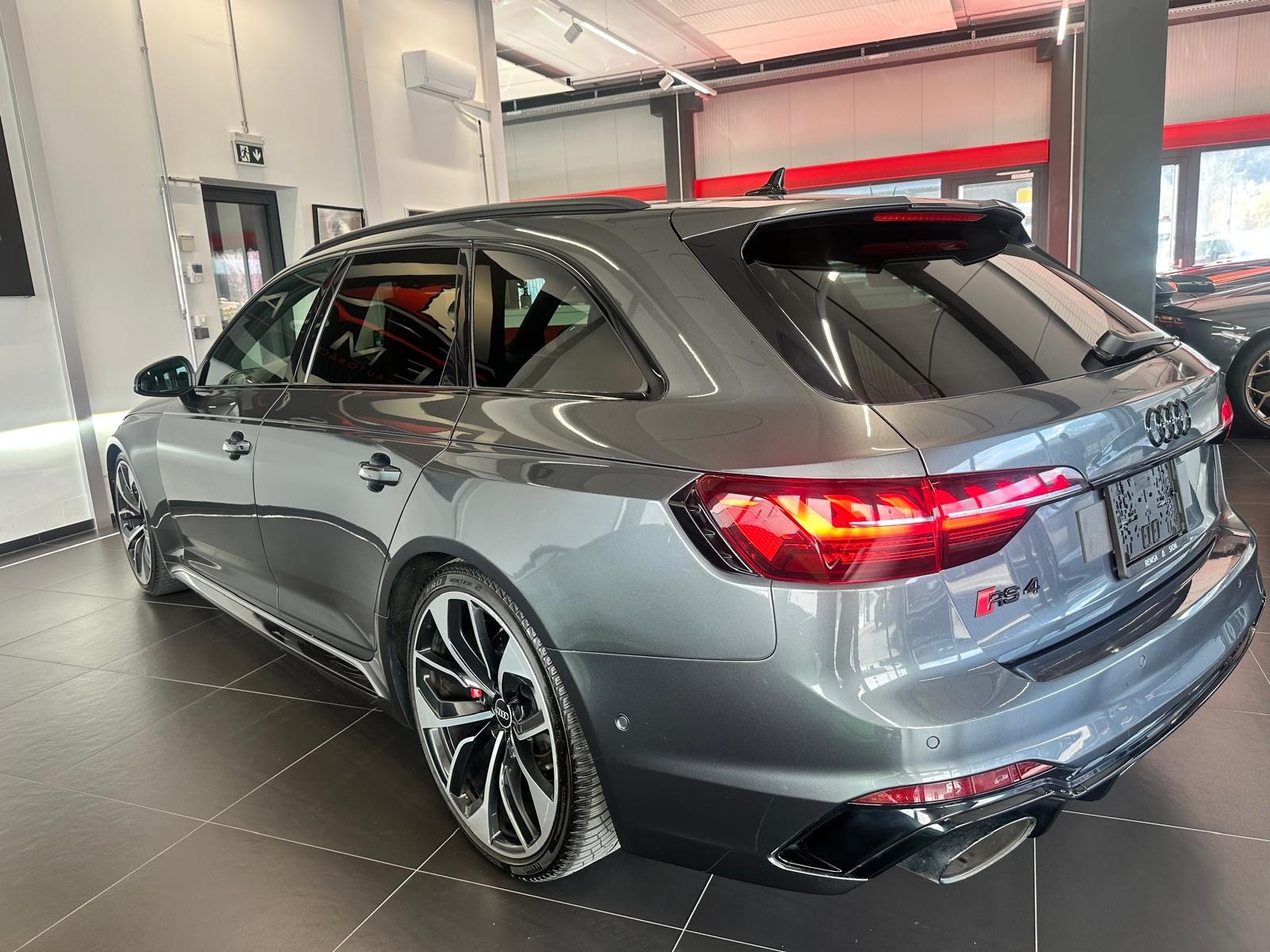 AUDI RS4 Avant quattro tiptronic-image-7