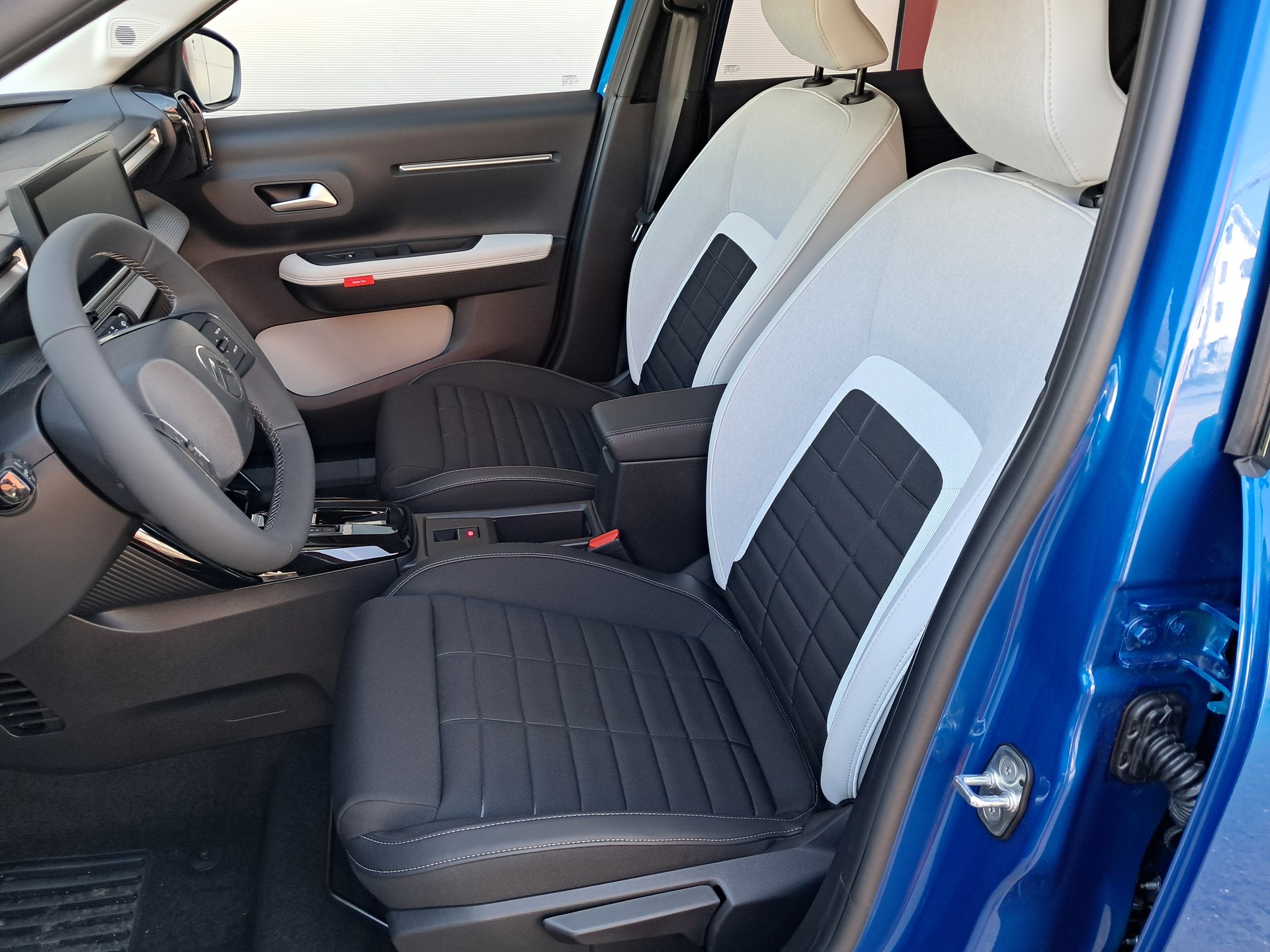 CITROEN C3 1.2i MHEV DCS6 Edition Tricolore-image-7