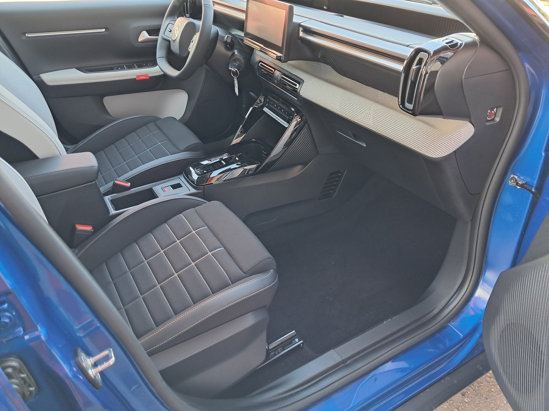 CITROEN C3 1.2i MHEV DCS6 Edition Tricolore-image-8