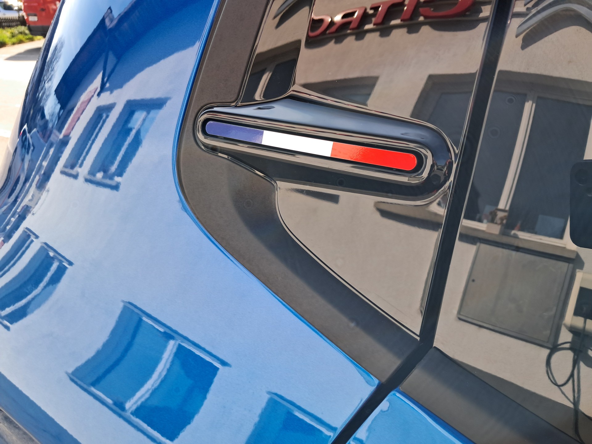 CITROEN C3 1.2i MHEV DCS6 Edition Tricolore-image-5