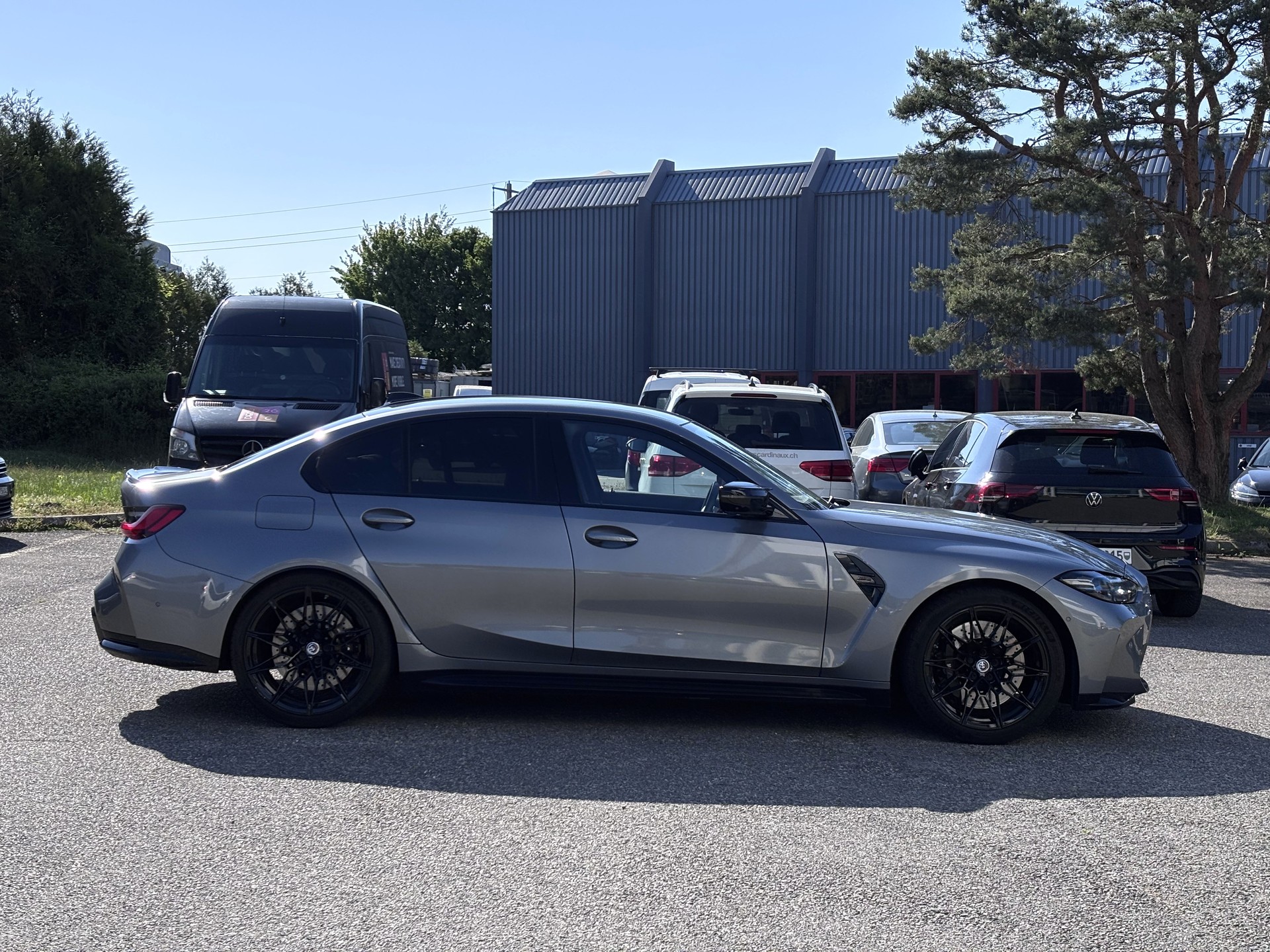 BMW M3 Competition-showroom-element-3