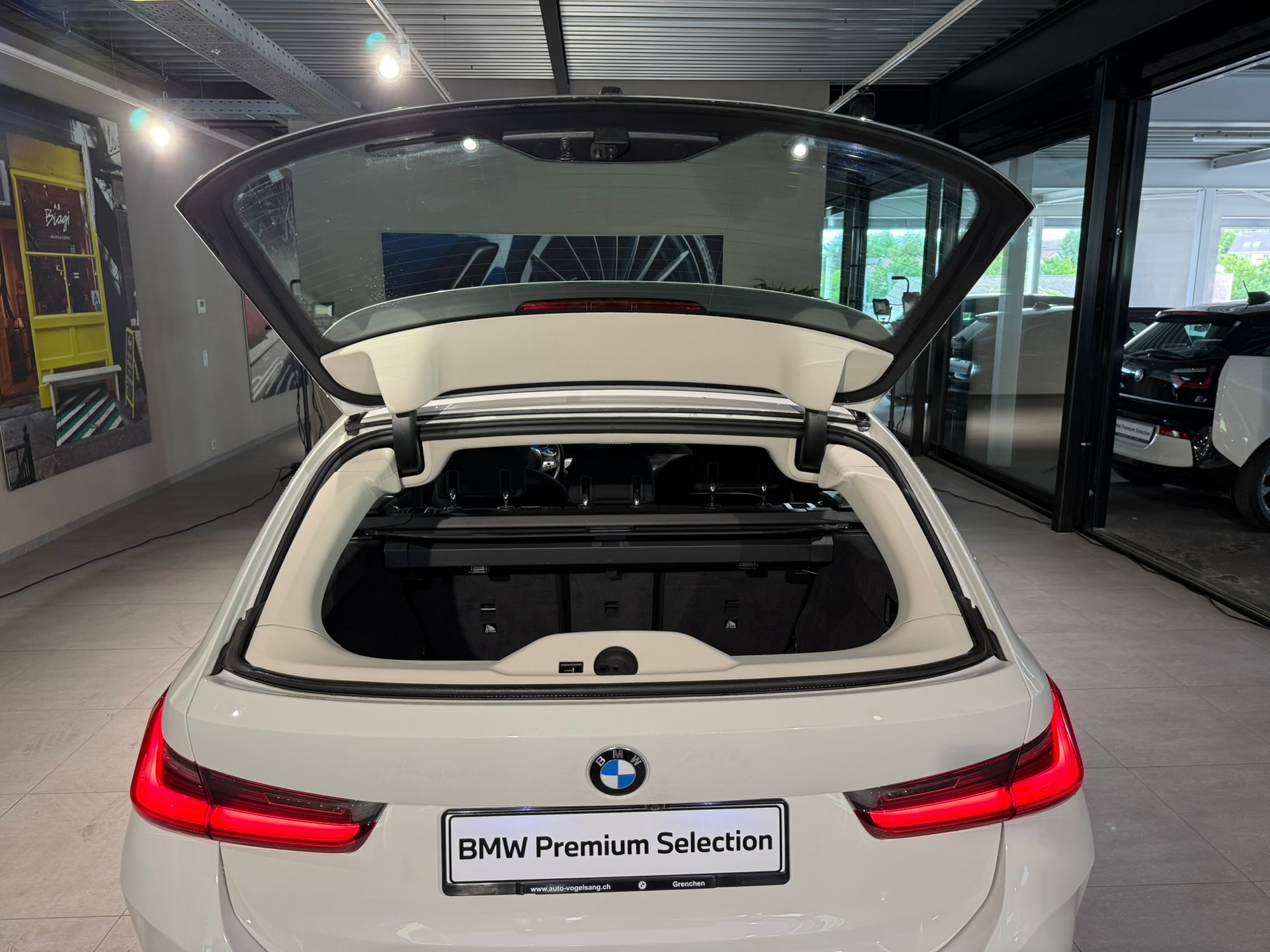 BMW 320d xDrive 48V Touring Steptronic-image-21