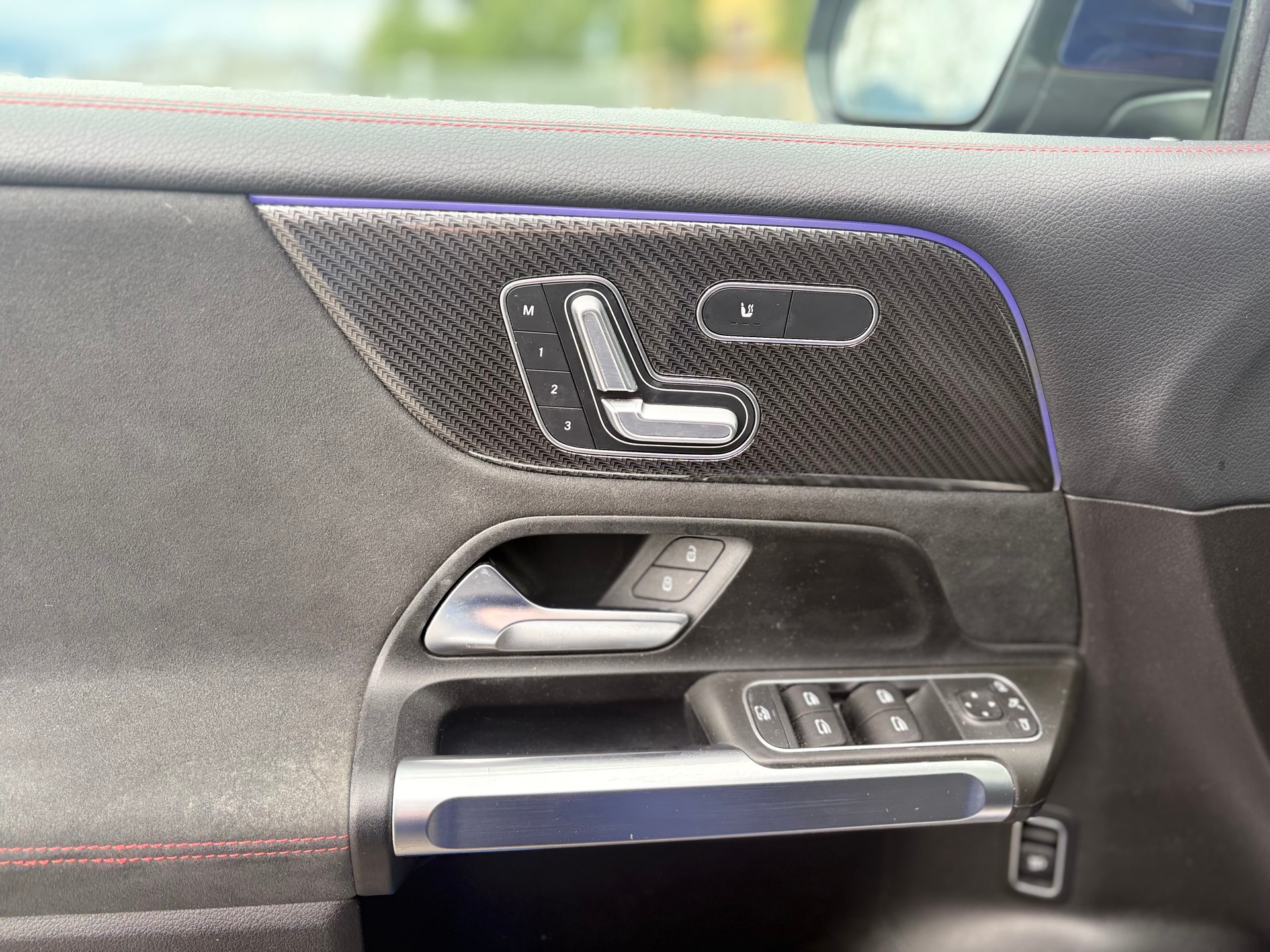 MERCEDES-BENZ GLB 250 4Matic AMG Line 8G-Tronic-image-11