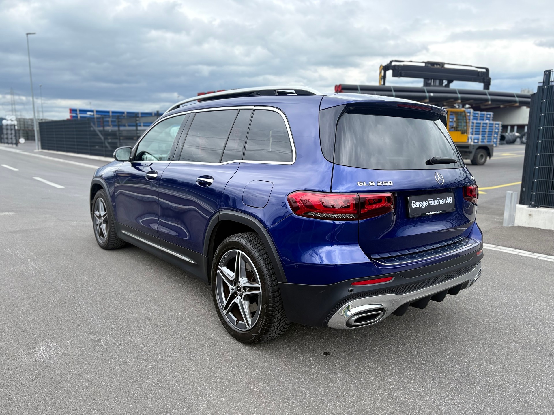 MERCEDES-BENZ GLB 250 4Matic AMG Line 8G-Tronic-image-5