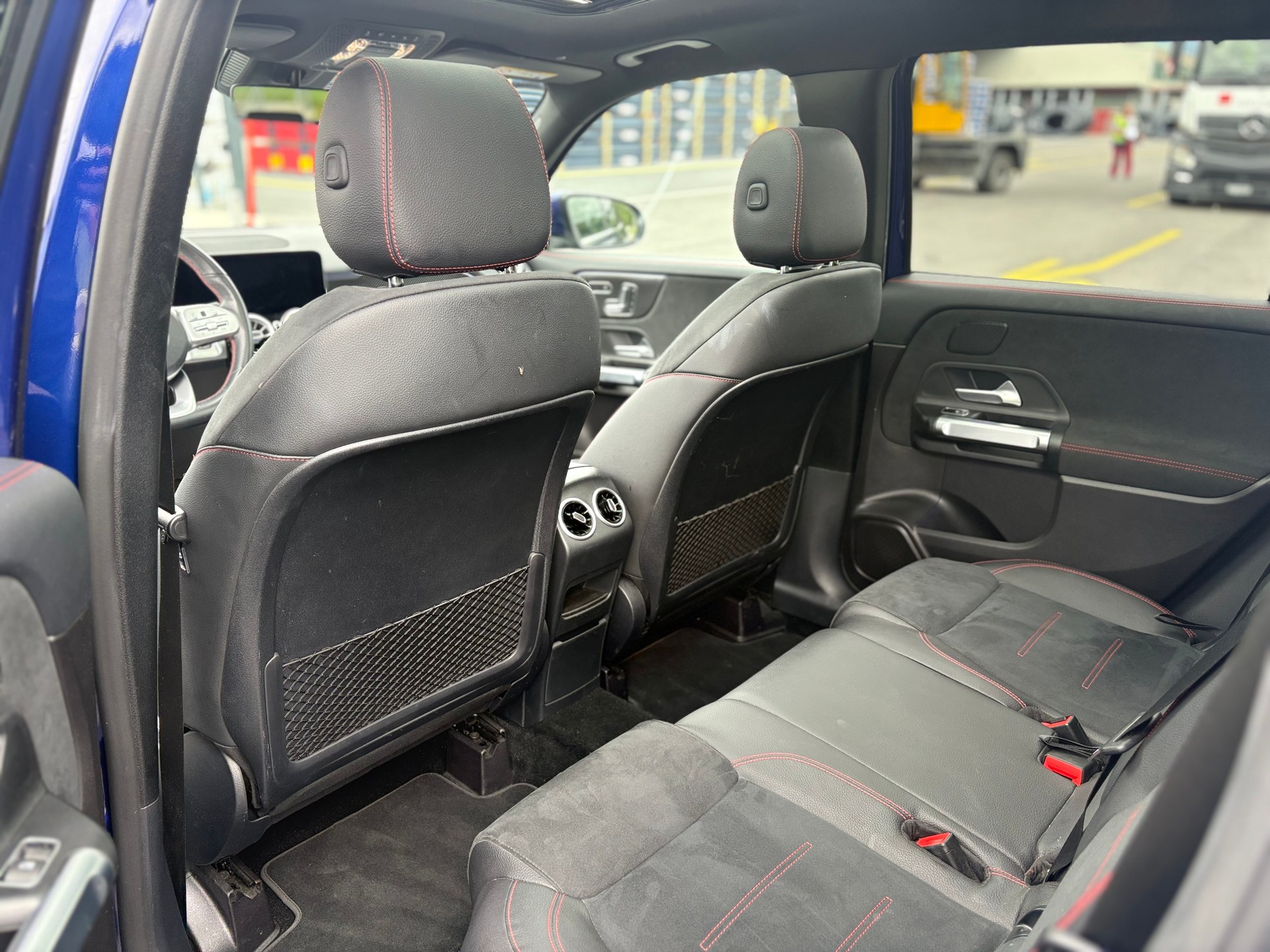 MERCEDES-BENZ GLB 250 4Matic AMG Line 8G-Tronic-image-8