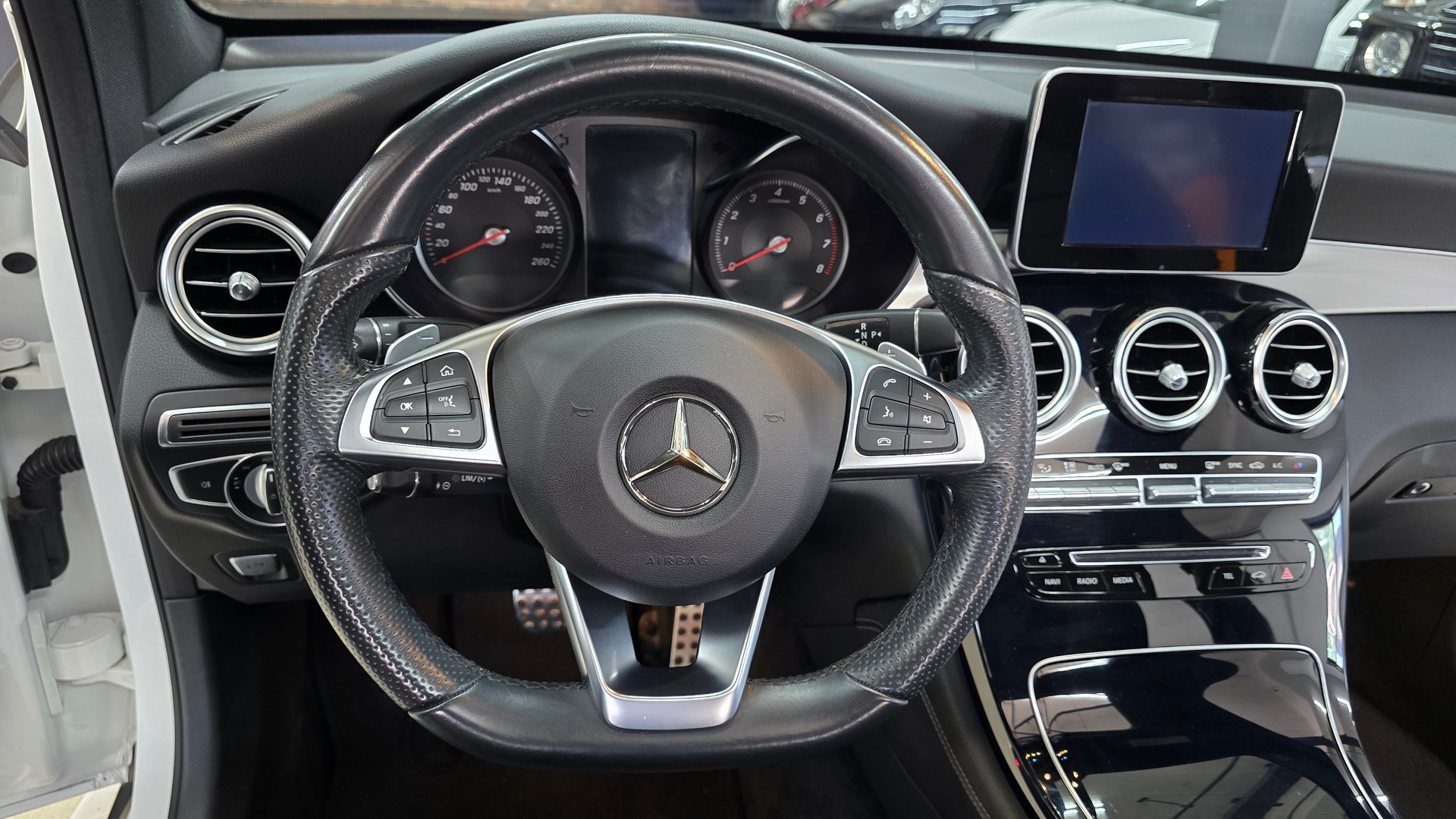 MERCEDES-BENZ GLC Coupé 300 AMG Line 4Matic 9G-Tronic-image-28