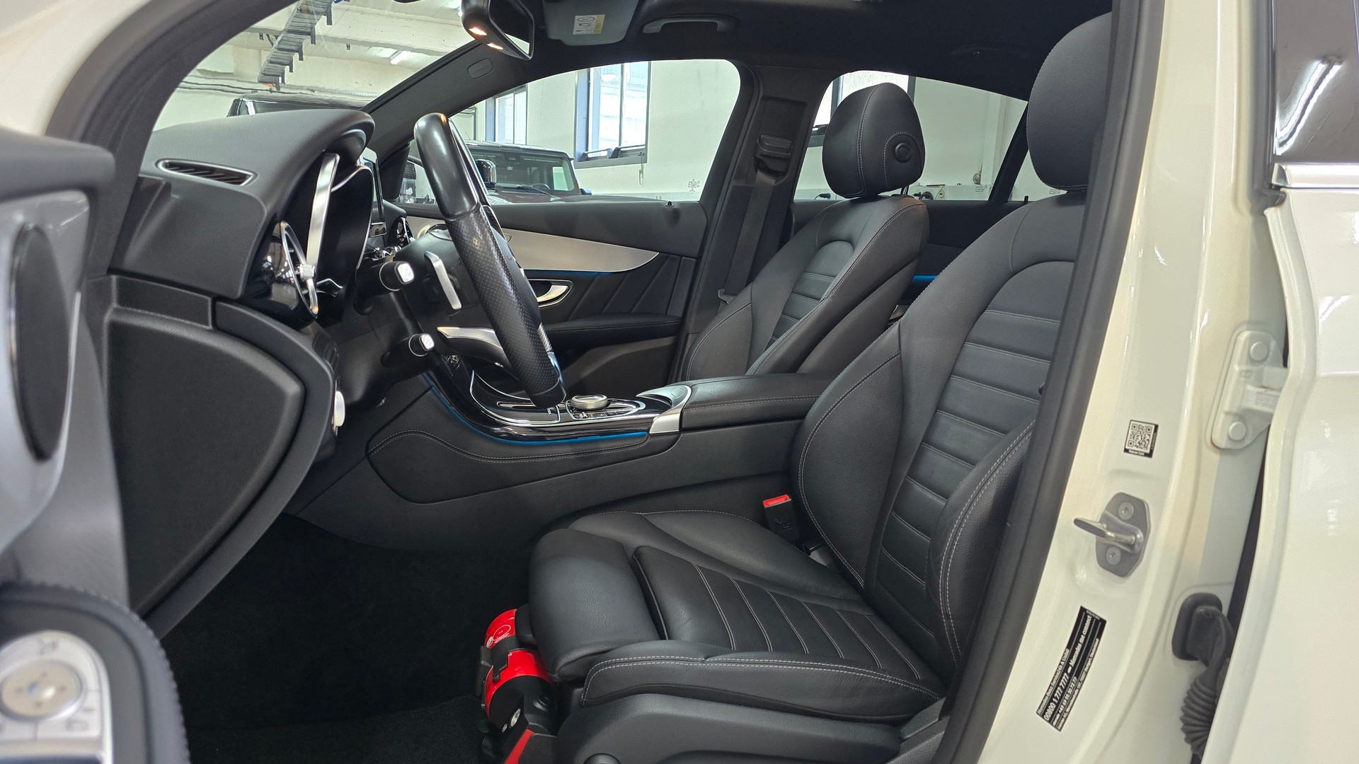 MERCEDES-BENZ GLC Coupé 300 AMG Line 4Matic 9G-Tronic-image-21