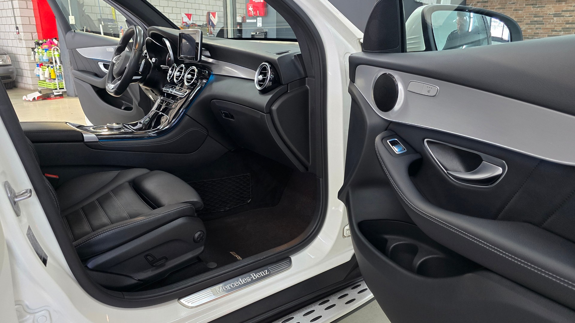 MERCEDES-BENZ GLC Coupé 300 AMG Line 4Matic 9G-Tronic-image-27