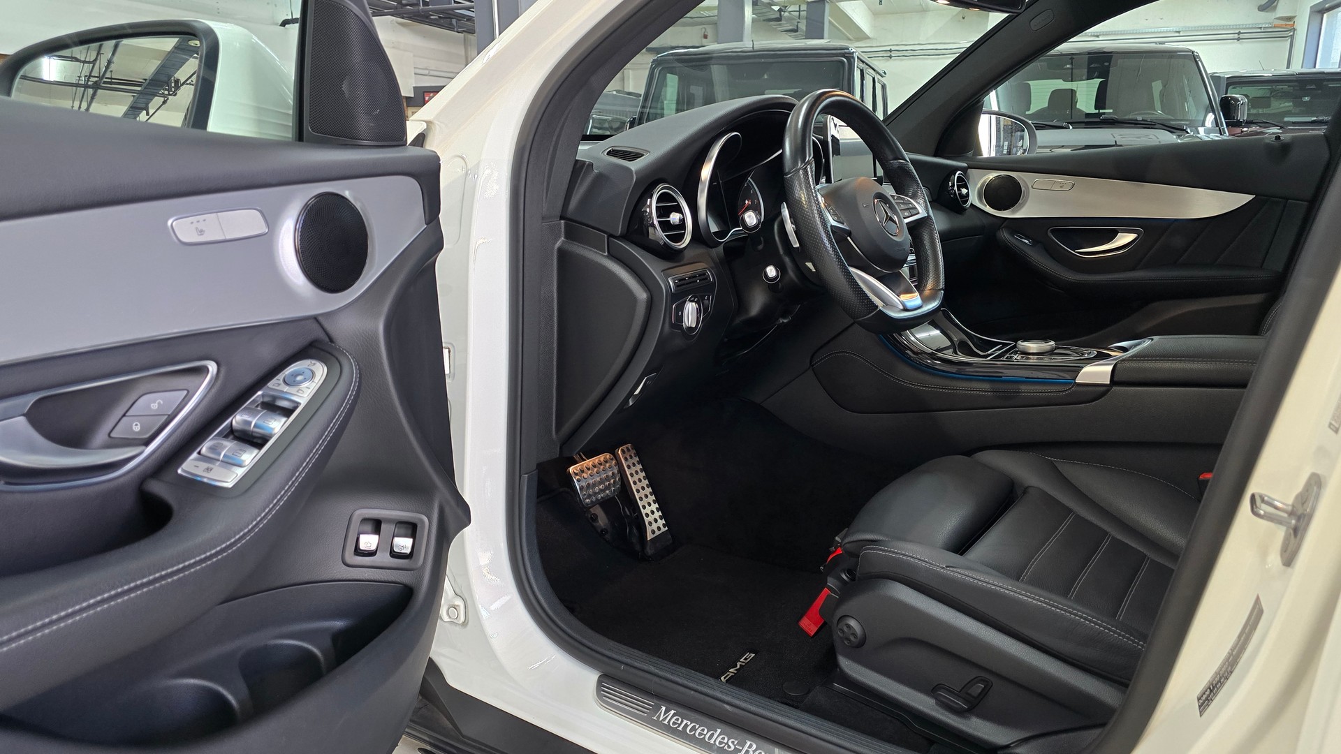 MERCEDES-BENZ GLC Coupé 300 AMG Line 4Matic 9G-Tronic-image-22