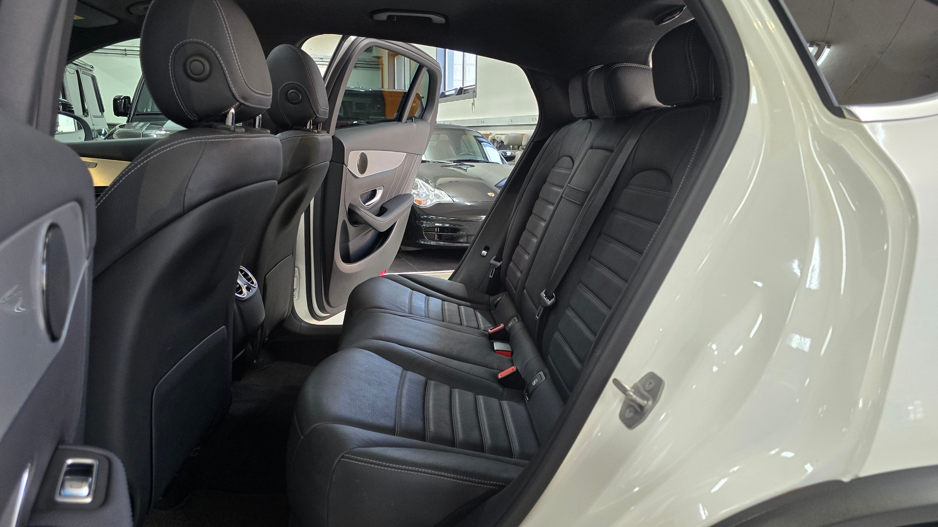 MERCEDES-BENZ GLC Coupé 300 AMG Line 4Matic 9G-Tronic-image-23