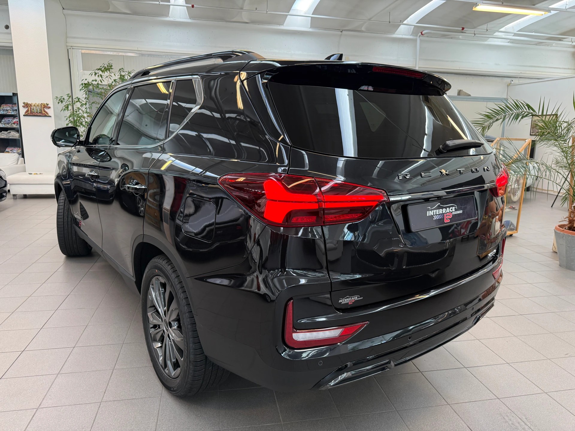 KGM-SsangYong Rexton 2.2 CRDi Blackline 4WD AT-image-4