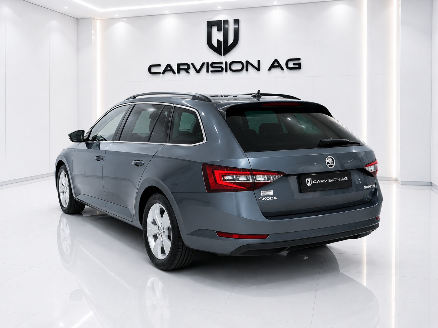 SKODA Superb Combi 2.0 TDi Ambition-image-4