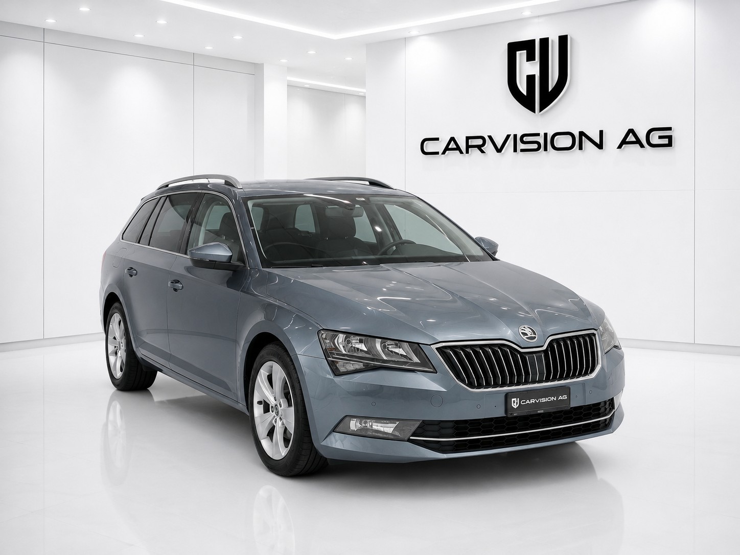 SKODA Superb Combi 2.0 TDi Ambition-image-2