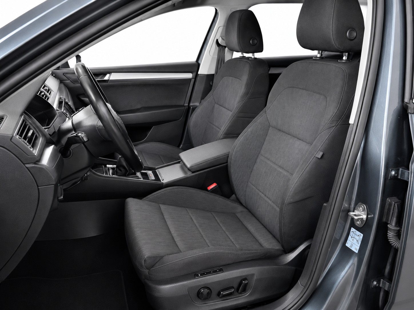 SKODA Superb Combi 2.0 TDi Ambition-image-10